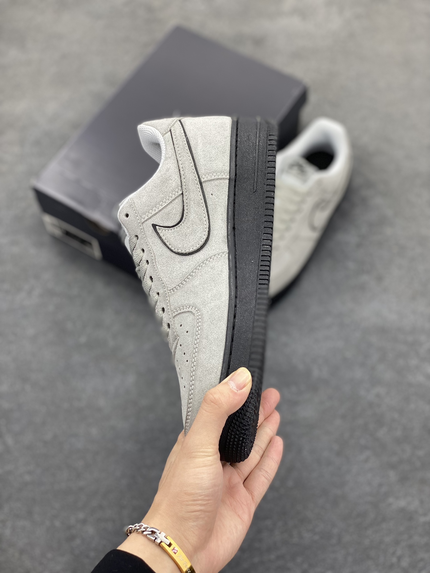 图片[3]-Nike Air Force 1 Low 空军一号低帮百搭休闲运动板鞋。柔软、弹性十足的缓震性能和出色的中底设计，横跨复古与现代的外型结合，造就出风靡全球三十多年的Force 1，直到今天还深受青睐。 货号：HQ1966-001 尺码：36 36.5 37.5 38 38.5 39 40 40.5 41 42 42.5 43 44 44.5 45-选品中心