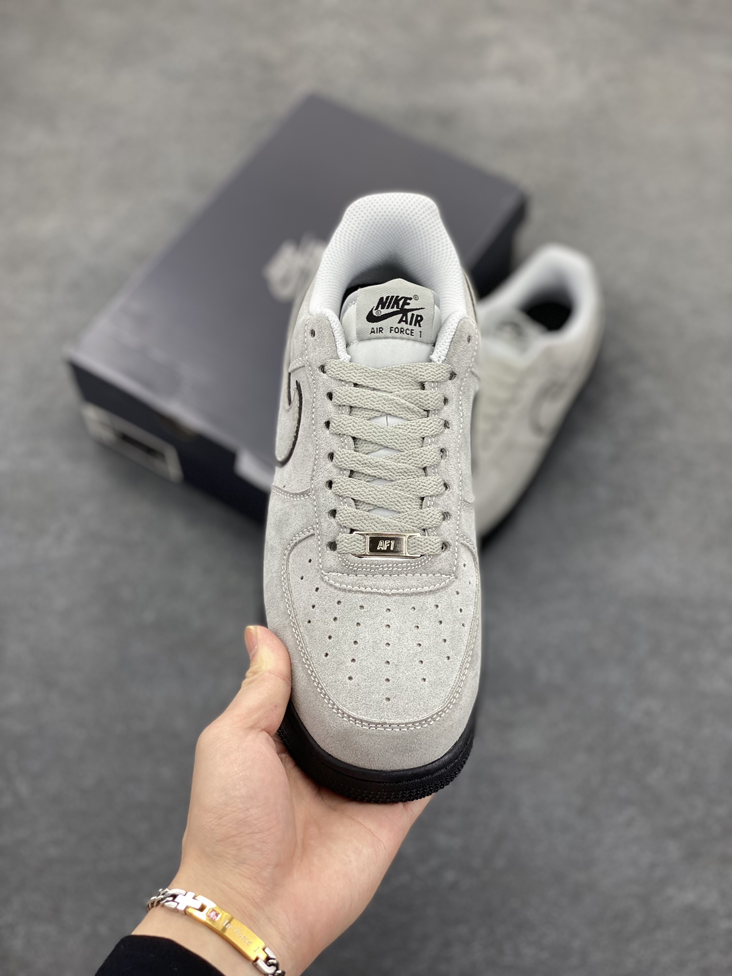 图片[2]-Nike Air Force 1 Low 空军一号低帮百搭休闲运动板鞋。柔软、弹性十足的缓震性能和出色的中底设计，横跨复古与现代的外型结合，造就出风靡全球三十多年的Force 1，直到今天还深受青睐。 货号：HQ1966-001 尺码：36 36.5 37.5 38 38.5 39 40 40.5 41 42 42.5 43 44 44.5 45-选品中心