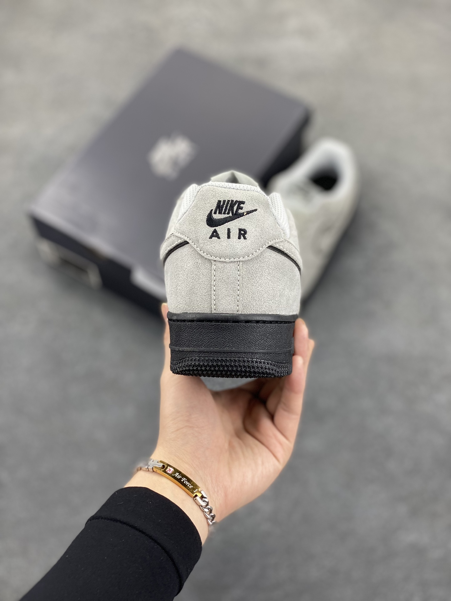 图片[4]-Nike Air Force 1 Low 空军一号低帮百搭休闲运动板鞋。柔软、弹性十足的缓震性能和出色的中底设计，横跨复古与现代的外型结合，造就出风靡全球三十多年的Force 1，直到今天还深受青睐。 货号：HQ1966-001 尺码：36 36.5 37.5 38 38.5 39 40 40.5 41 42 42.5 43 44 44.5 45-选品中心