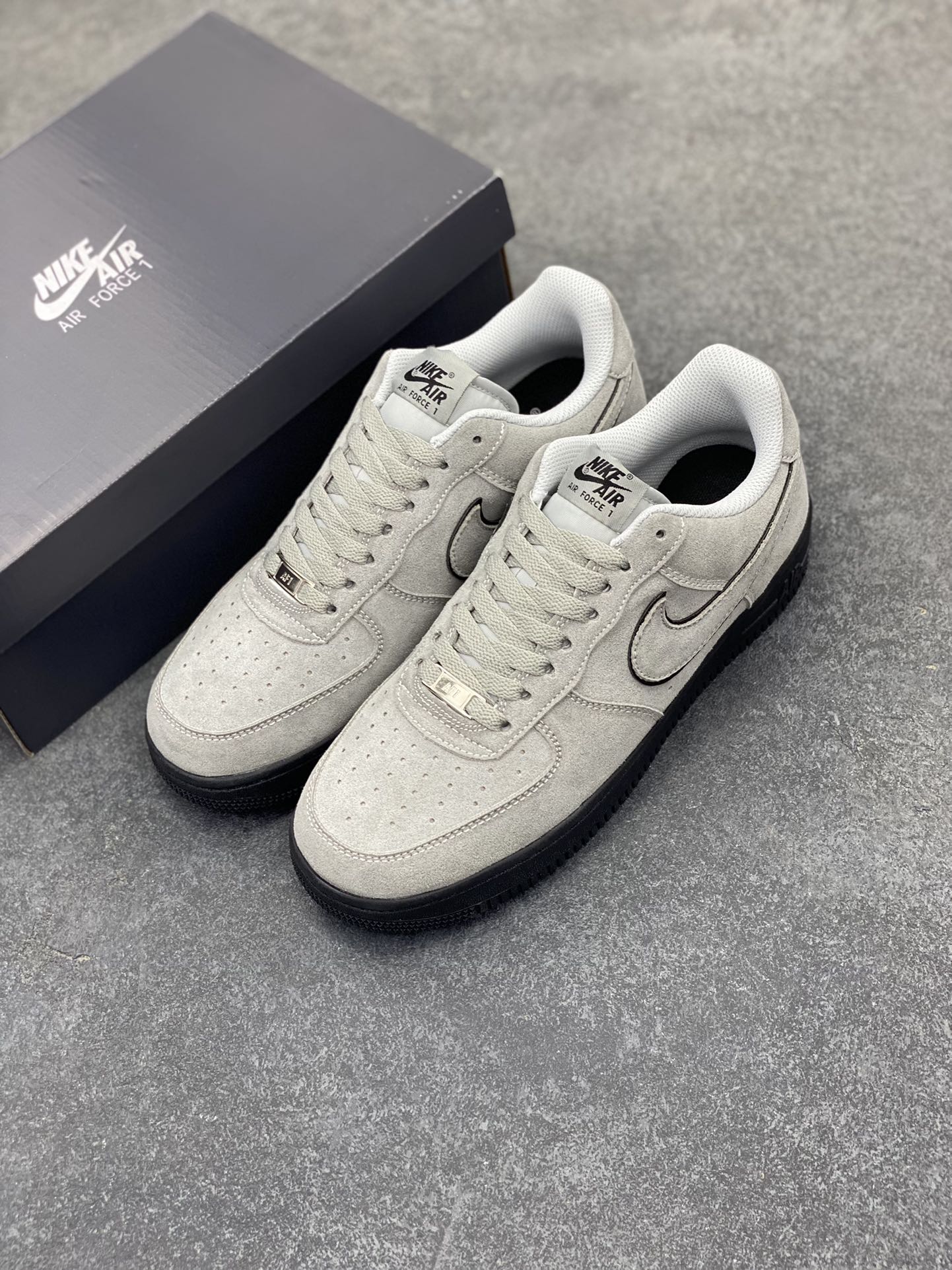 图片[8]-Nike Air Force 1 Low 空军一号低帮百搭休闲运动板鞋。柔软、弹性十足的缓震性能和出色的中底设计，横跨复古与现代的外型结合，造就出风靡全球三十多年的Force 1，直到今天还深受青睐。 货号：HQ1966-001 尺码：36 36.5 37.5 38 38.5 39 40 40.5 41 42 42.5 43 44 44.5 45-选品中心