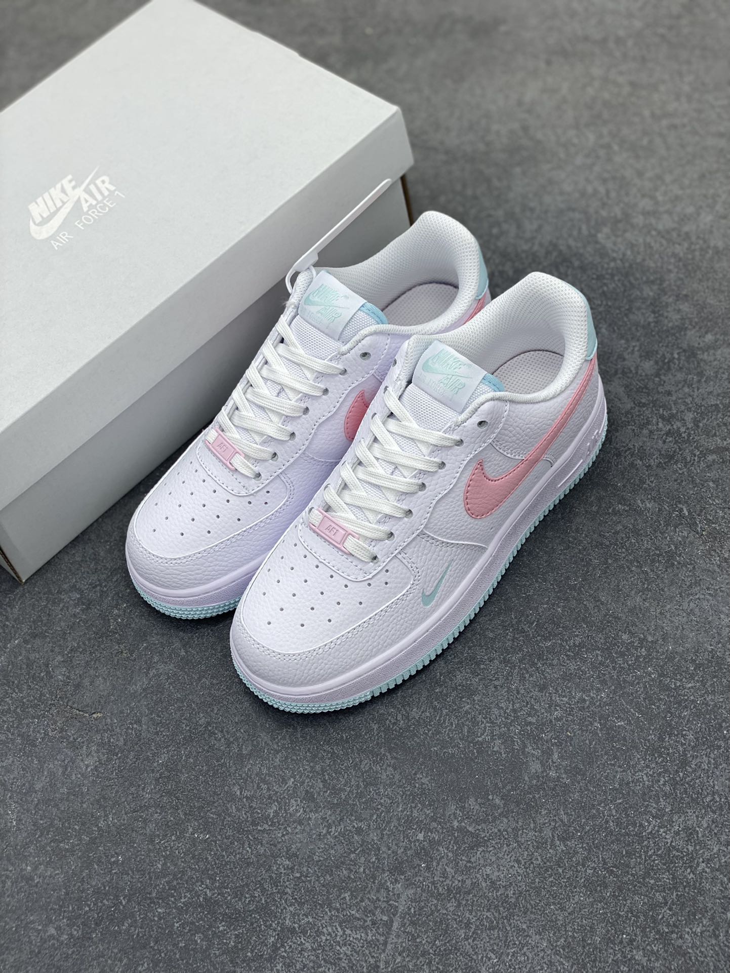 图片[8]-Nike Air Force 1 07 low空军一号板鞋 白粉 原楦头原纸板 打造纯正空军版型#专注外贸渠道 全掌内置蜂窝气垫 #原盒配件 原厂中底钢印、拉帮完美 货号：IH0640-161 尺码：36 36.5 37.5 38 38.5 39 40 40.5 41 42 42.5 43 44 44.5 45-选品中心