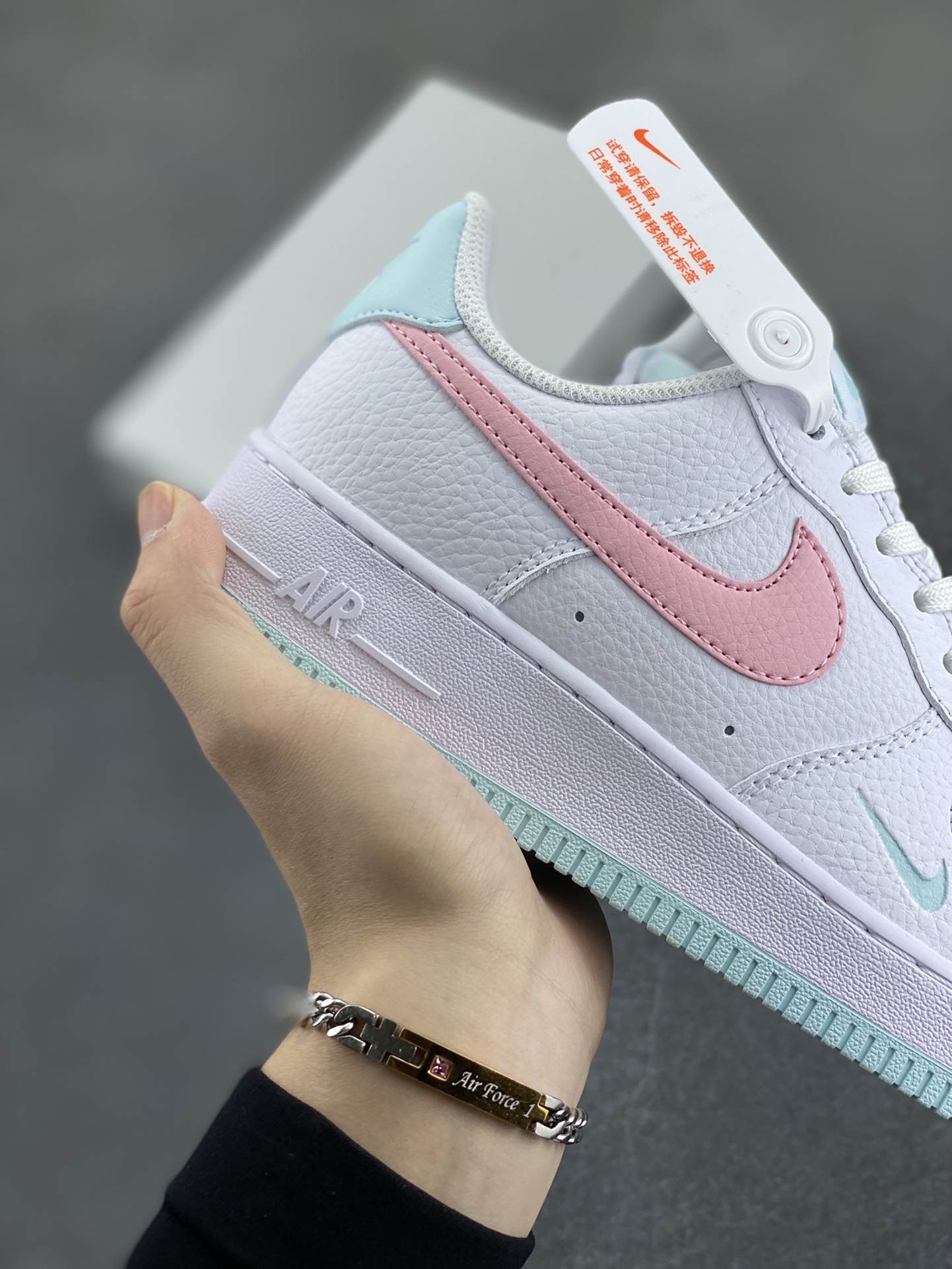 图片[6]-Nike Air Force 1 07 low空军一号板鞋 白粉 原楦头原纸板 打造纯正空军版型#专注外贸渠道 全掌内置蜂窝气垫 #原盒配件 原厂中底钢印、拉帮完美 货号：IH0640-161 尺码：36 36.5 37.5 38 38.5 39 40 40.5 41 42 42.5 43 44 44.5 45-选品中心