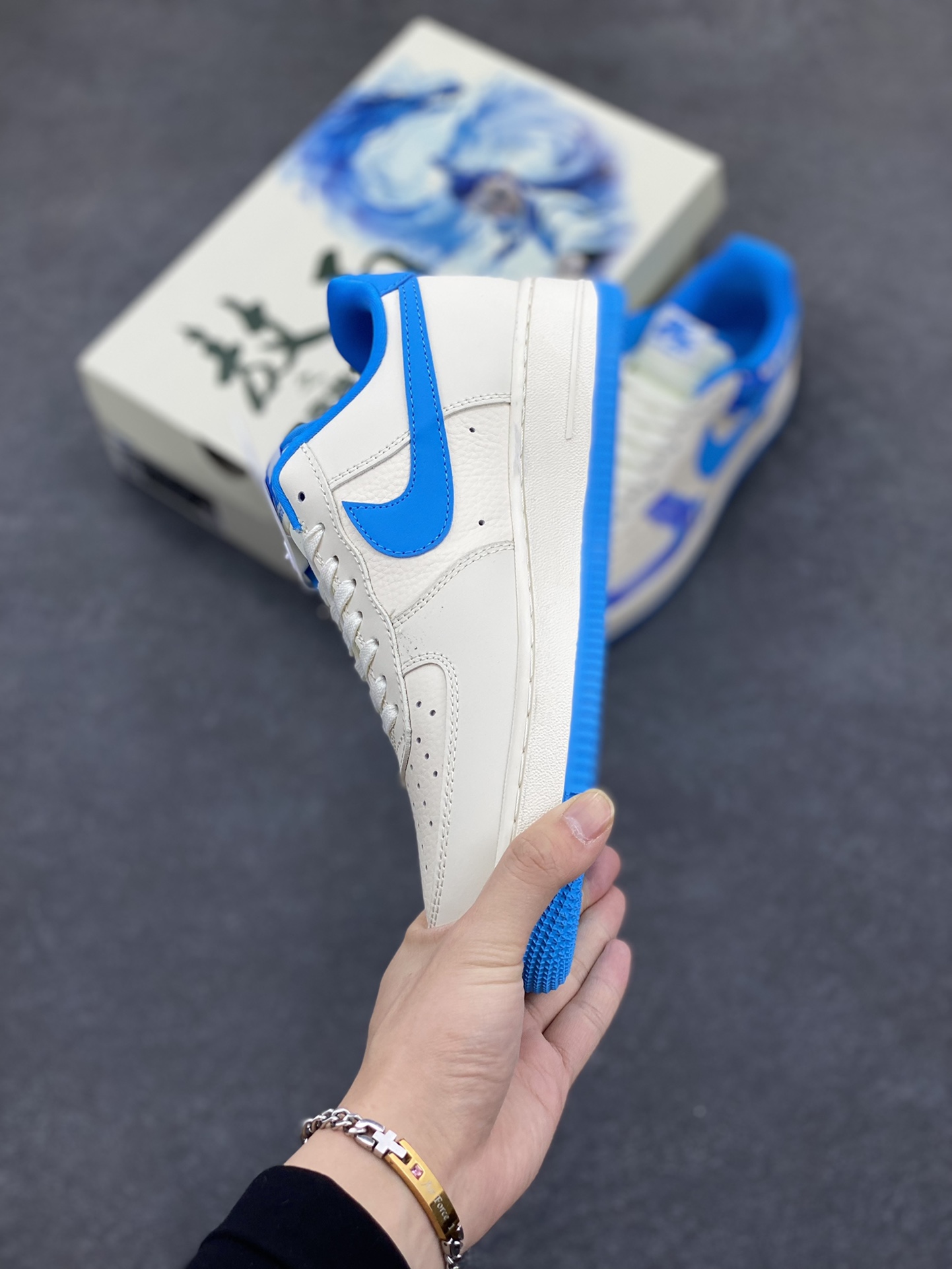 图片[3]-NIke Air Force 1 \’07 Low “哪吒联名——灵珠”空军一号 低帮 运动鞋 休闲鞋 折边针车 工艺难度大 原楦头原纸板 原装鞋盒 定制五金配件 内置全掌气垫 原厂鞋底 货号：DF0188-049 尺码：36 36.5 37.5 38 38.5 39 40 40.5 41 42 42.5 43 44 44.5 45-选品中心
