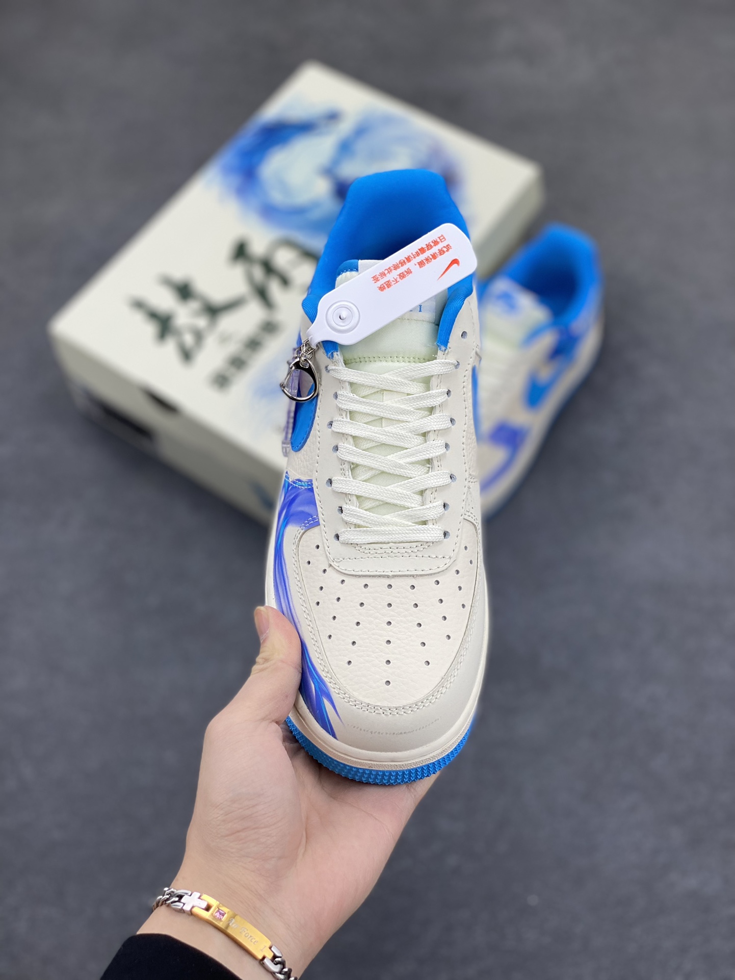 图片[2]-NIke Air Force 1 \’07 Low “哪吒联名——灵珠”空军一号 低帮 运动鞋 休闲鞋 折边针车 工艺难度大 原楦头原纸板 原装鞋盒 定制五金配件 内置全掌气垫 原厂鞋底 货号：DF0188-049 尺码：36 36.5 37.5 38 38.5 39 40 40.5 41 42 42.5 43 44 44.5 45-选品中心