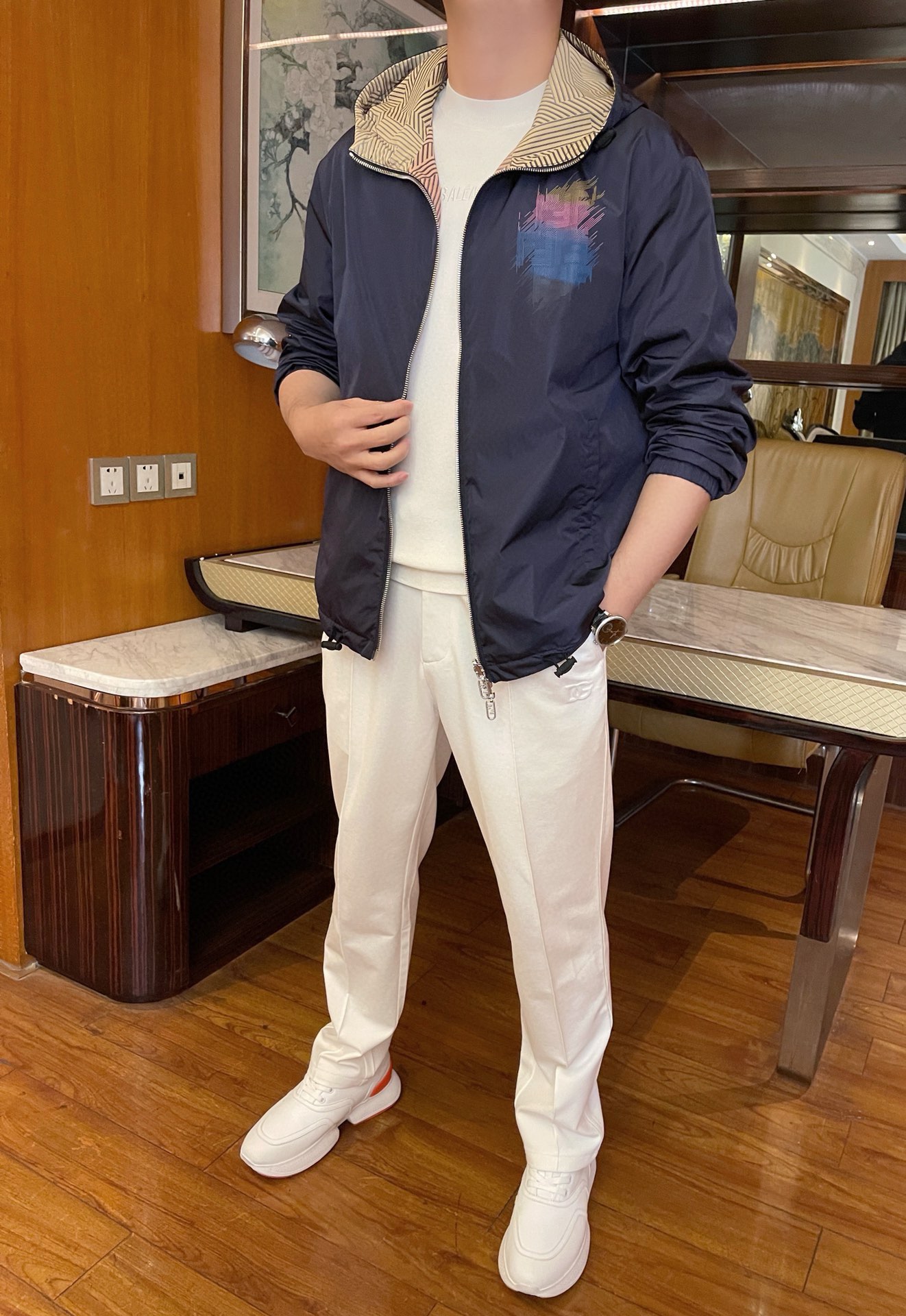 NO:134713,Fendi-2025 counter latest hot double-sided jackets are shipped, and European and American counters are popular!  Selected Italian imported polyester fabrics with the latest designs, one side of exquisite color-blocking brand printing logo and the other side of contrasting color plaids show British style, business and casual boutique. Size M-3XL (model 173/130 wears M, with Hong Kong Lane Crawford gift box packaging), fendi, jackets & coats, alexander wang19860909芬迪-2025专柜最新爆款双面外套出货 欧美专柜热销单品！精选意大利进口聚酯纤维面料搭配最新的设计,一面精致拼色品牌印花标志和一面撞色格纹相当彰显英伦风尚 商务休闲精品.尺码M-3XL（模特173/130穿M,配香港连卡佛礼盒包装）,,fendi,jackets & coats,alexander wang,Men's clothing