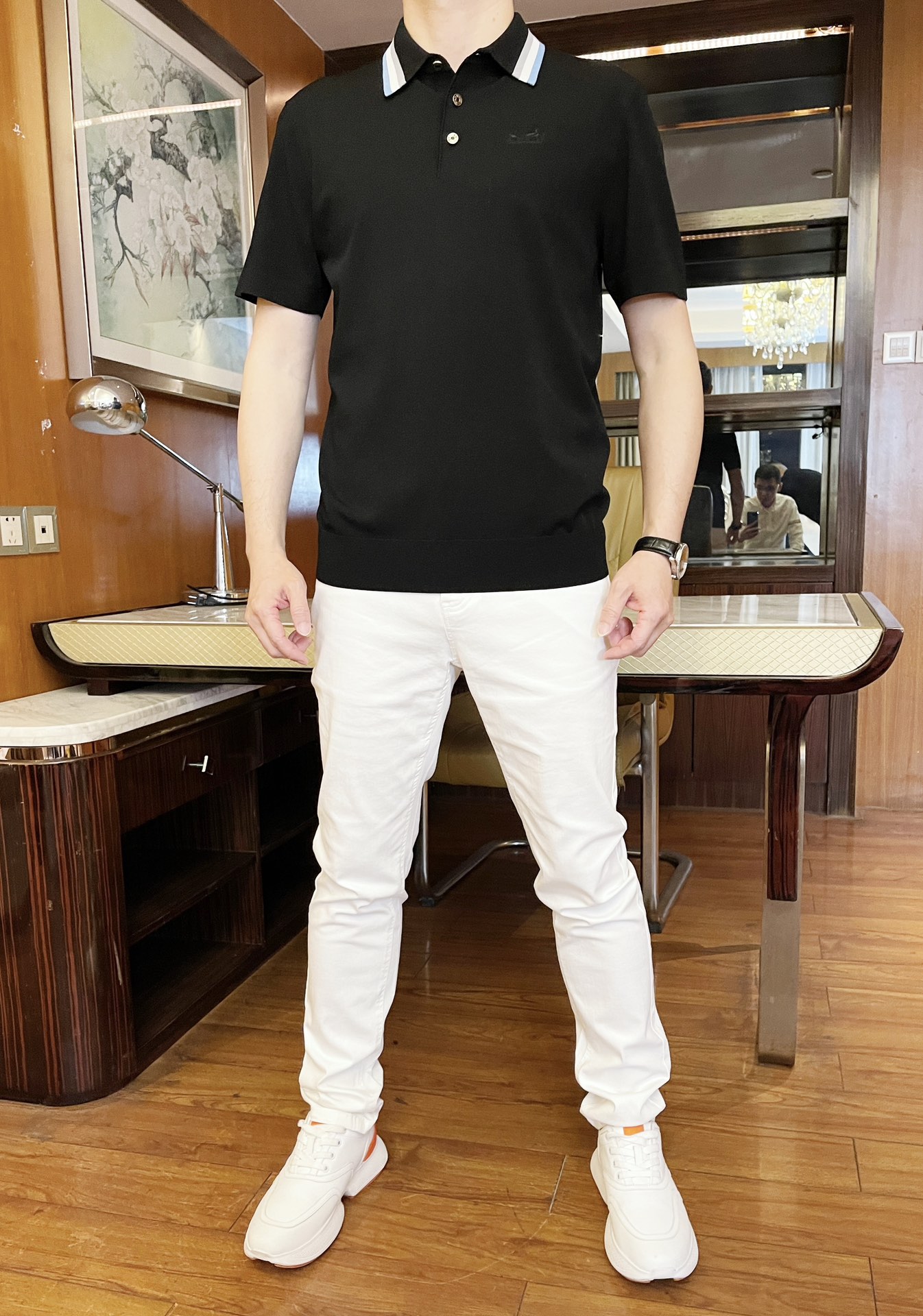 NO:134721,Hermes - the latest hot-selling Polo in 2025 counters, and hot-selling items in European and American counters!  Selected Italian imported Yilit fabrics with simple and elegant designs, the brand logo on the chest is quite elegant, and there is no need to say much about the effect of the upper body. The number of codes is 48-56 (model 173/130 wears 48, with Hong Kong Lane Crawford gift box packaging), hermes, alexander wang19860909爱马仕-2025专柜最新爆款Polo出货 欧美专柜热销单品！精选意大利进口伊力特面料搭配简约大方的设计,胸口的品牌标志相当彰显雅致 上身效果不用多说.码数48-56（模特173/130穿48、配香港连卡佛礼盒包装）,,hermes,alexander wang,Men's clothing