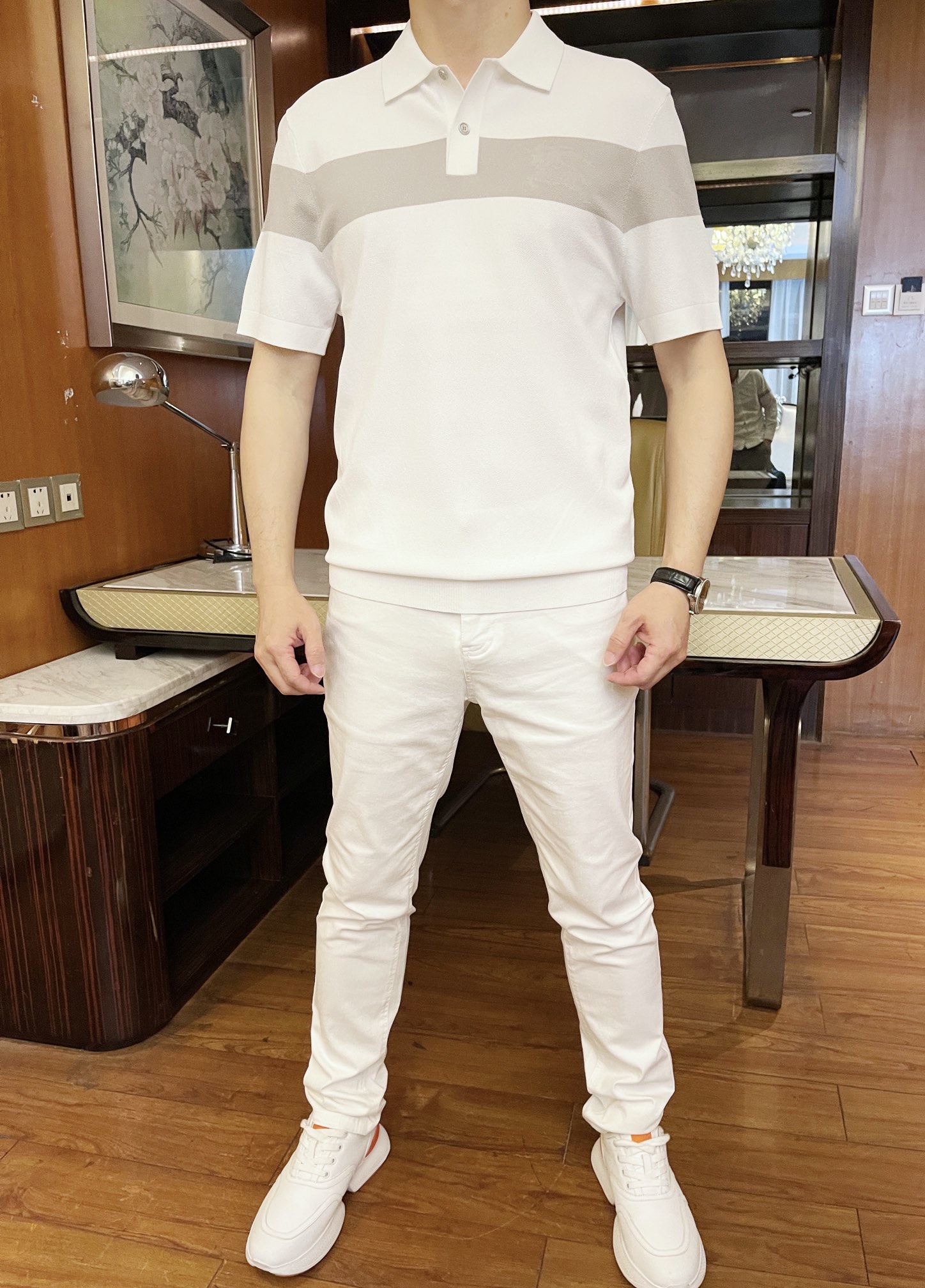 NO:134729,Bobery-2025 counter latest hot-selling Polo, European and American counters, hot-selling items!  Selected Italian imported Ilit fabrics with simple and elegant designs, the exquisite Pegasus logo on the chest and the right contrasting colors show elegance. There is no need to say much about the effect of the upper body. The number of codes is 48-56 (model 173/130 wears 48, with Hong Kong Lane Crawford gift box packaging), alexander wang19860909博柏利-2025专柜最新爆款Polo出货 欧美专柜热销单品！精选意大利进口伊力特面料搭配简约大方的设计,胸前的精致的飞马标志和恰到好处的撞色相当彰显雅致 上身效果不用多说.码数48-56（模特173/130穿48、配香港连卡佛礼盒包装）,,alexander wang,Men's clothing