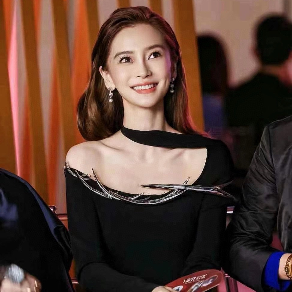 NO:108808,Croxin xmikimoto co-branded pearl earrings anglabab, the details of the cross and love vines are very exquisite, the cool rock style is elegant and classical beauty, the gentleness of the pearl is combined with the cool feeling of Croxin, and it is matched with suits, dresses and even street styles, and it is easy to control various styles~, jewelry boutique, chrome hearts, skirts, business suit, earrings19860909克罗心xmikimoto联名珍珠耳环 anglabab同款 ,十字架和爱心藤蔓细节非常精致,酷飒摇滚风又带着优雅古典美,珍珠的温柔与克罗心的酷感结合,搭配西装、连衣裙甚至街头风都毫无违和感,轻松驾驭各种风格～,饰品精品,chrome hearts,skirts,business suit,earrings,Jewelry