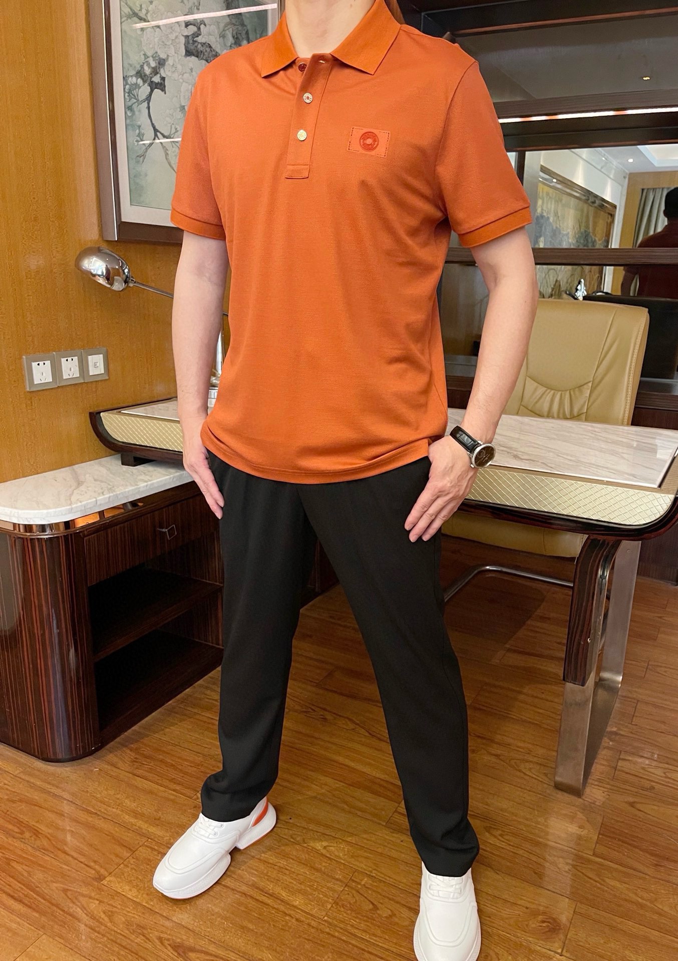 NO:134731,Hermes - the latest hot-selling Polo in 2025 counters, and hot-selling items in European and American counters!  Selected Italian imported mercerized cotton fabrics with the latest designs, the brand English logo on the chest shows elegance, and the upper body effect needs no more. Size: 48-56 (model 173/130 wears 48 sizes, with Hong Kong Lane Crawford gift box packaging), hermes, alexander wang19860909爱马仕-2025专柜最新爆款Polo出货 欧美专柜热销单品！精选意大利进口丝光棉面料搭配最新的设计,胸前的品牌英文logo彰显雅致 上身效果不用多说.尺码:48-56（模特173/130穿48码,配香港连卡佛礼盒包装）,,hermes,alexander wang,Men's clothing