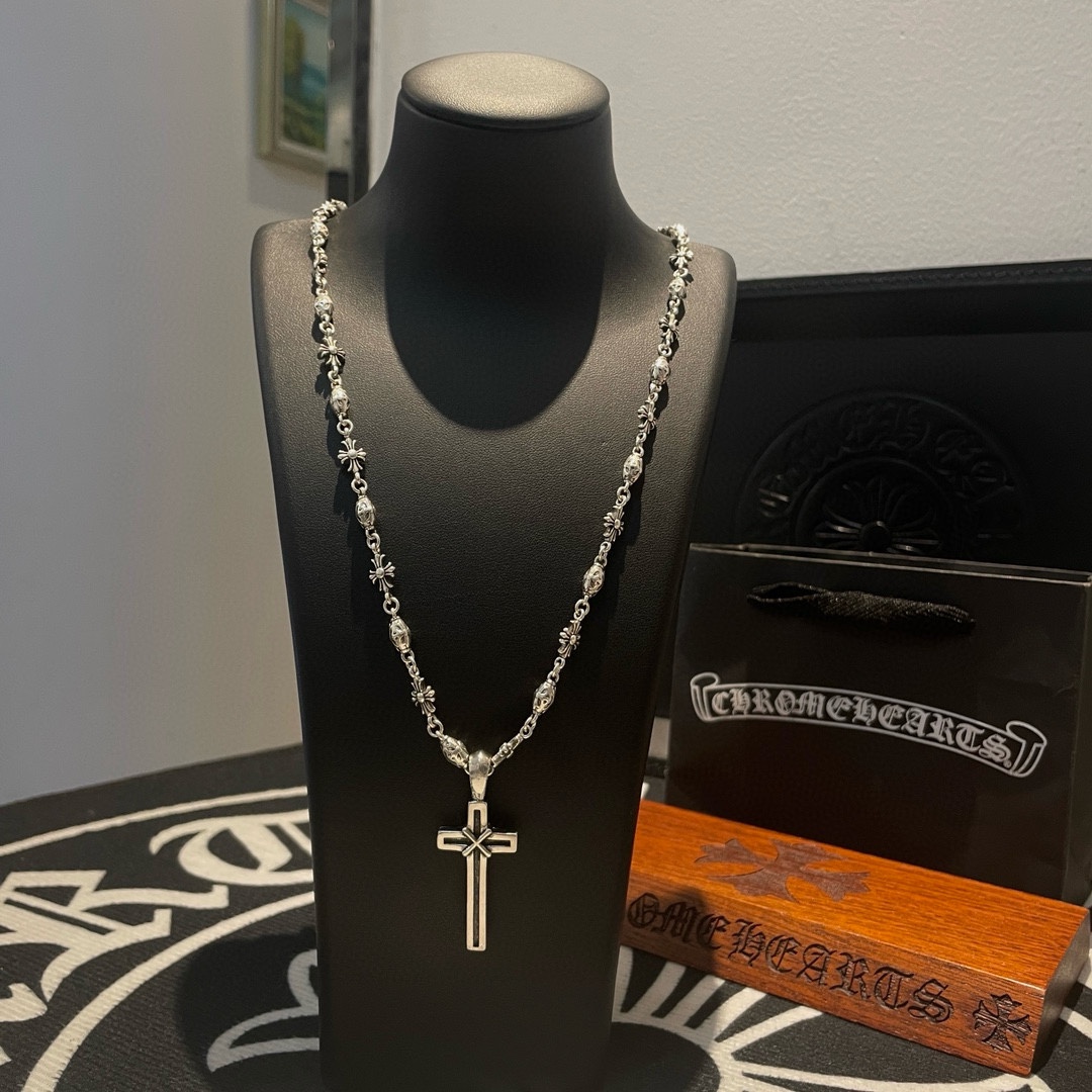 NO:112203,TikTok/Kuaishou/ins/Xiaohongshu/Live Hot, New [Counter Quality] Chrome Hearts Cross Flower Ball Necklace, Cross Pendant, Concave and Convex and Convex Scout Flowers are Croxin's ambition, so they last forever. Genuine version of Chrome Hearts Croxin, different light version of the market, benchmarking quality, looking at the details of the letter printing, retro old gray oxygen level. Seiko version!  !  !  Pure handmade ~ Authentic model opening must-have fashion and fashion, both men and women can wear it, same style for couples, original official website, rock punk style silver style, retro elements, trendy and versatile!  , jewelry boutique, chrome hearts, chrome hearts, necklace19860909批 抖音/快手/ins/小红书/直播热门 ,新款【专柜品质】Chrome Hearts克罗心十字花球项链 ,十字架吊坠,凹凸造型不同的花纹设计风格 呈现出与众不同 十字架 童军花是克罗心的志 所以更经久不衰 正品打版Chrome Hearts克罗心 区别市场普通轻版 对版对标品质 看字印细节 复古做旧灰氧程度.精工版本！！！ 纯手工打造 ～正品开模潮流时尚必备 男女均可佩戴 情侣同款 官网原版 摇滚朋克泰银风格 复古元素 潮流百搭！,饰品精品,chrome hearts,chrome hearts,necklace,Jewelry