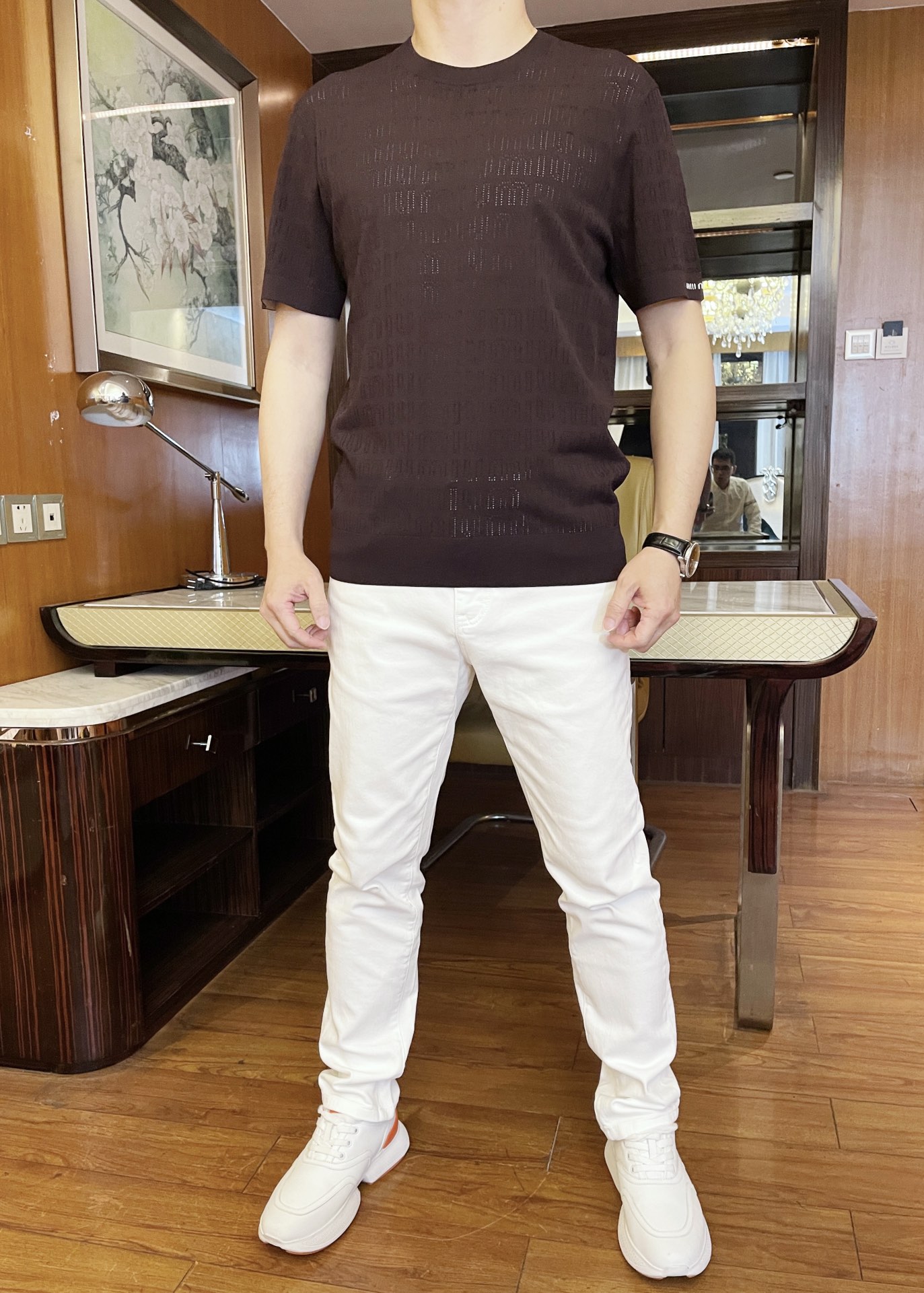 NO:134717,Miumiu-2025 counter latest hot T-shirt shipment, hot-selling items in European and American counters!  Selected Italian imported Tennis knitted fabrics with the latest design, the hollow brand logo of the whole body shows fashion, the upper body effect can be seen. Number: 48-56 (model 173/130 wears 48, with Hong Kong Lane Crawford gift box packaging), miumiu,tees, t-shirt, alexander wang19860909Miumiu-2025专柜最新爆款t恤出货 欧美专柜热销单品！精选意大利进口天丝针织面料搭配最新的设计,通体的镂空品牌logo彰显时尚 上身效果看得见.码数:48-56（模特173/130穿48,配香港连卡佛礼盒包装）,,miumiu,tees，t-shirt,alexander wang,Men's clothing