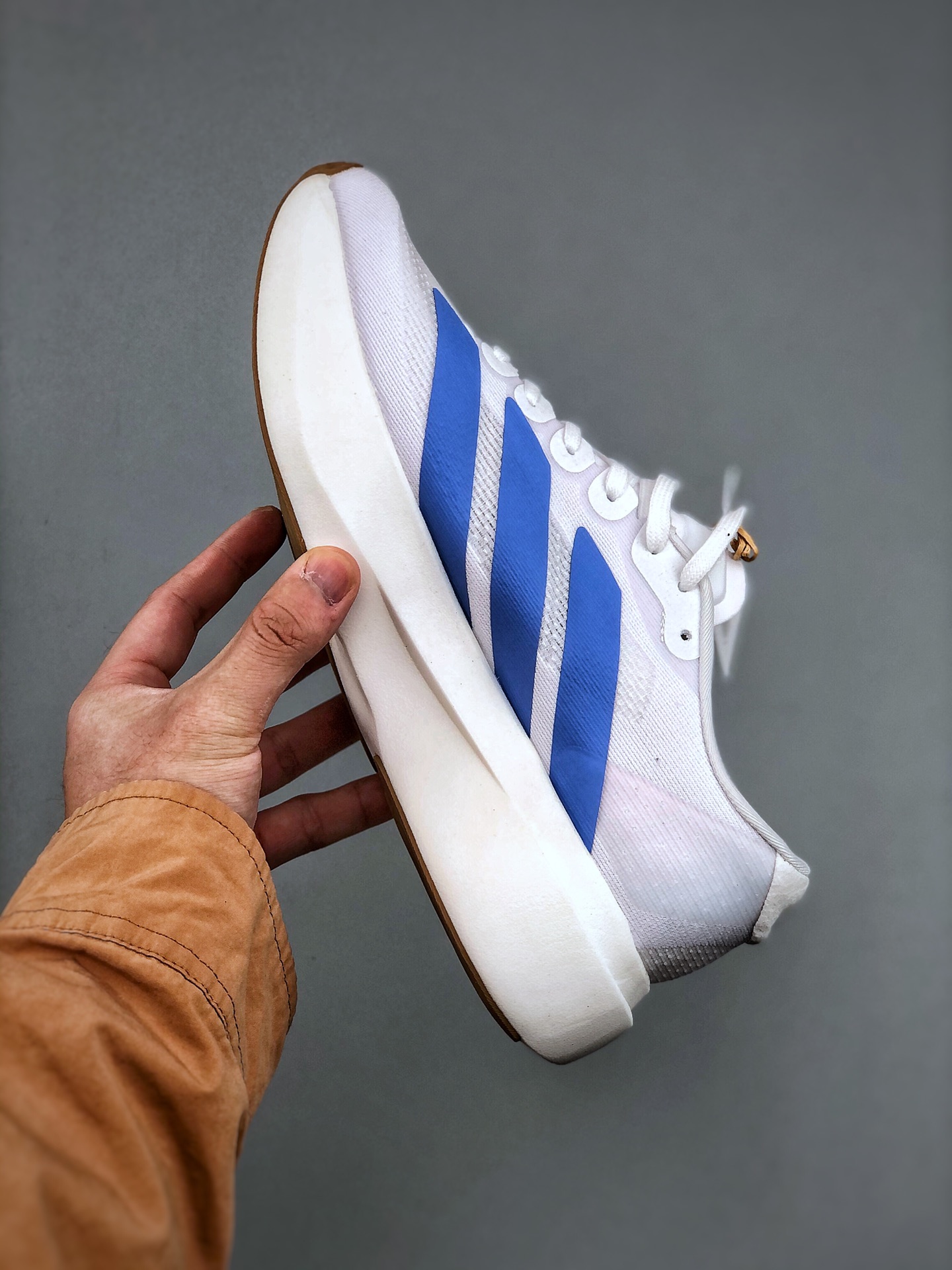 💰200pADIDAS ADIZERO EVO SL 运动舒适防滑耐磨 低帮跑步鞋 阿迪达斯革新力作!「破纪录轻跑鞋」adiZero Adios Pro EVO 极致轻盈的Lightweight Upper设计,带来近乎裸足的舒适体验。中底采用尖端科技,Lightstrike Pro材料经过精细调校,实现卓越缓震与轻量化的完美结合。#科技与时尚的融合 #阿迪达斯adidas #宝藏鞋子阿迪达斯 #今天只晒鞋 #潮鞋新品体验官 #那些年,那些鞋 #入秋换季先换鞋。货号:JS4454 尺码:36 36⅔ 37⅓ 38 38⅔ 39⅓ 40 40⅔ 41⅓ 42 42⅔ 43⅓ 44 45