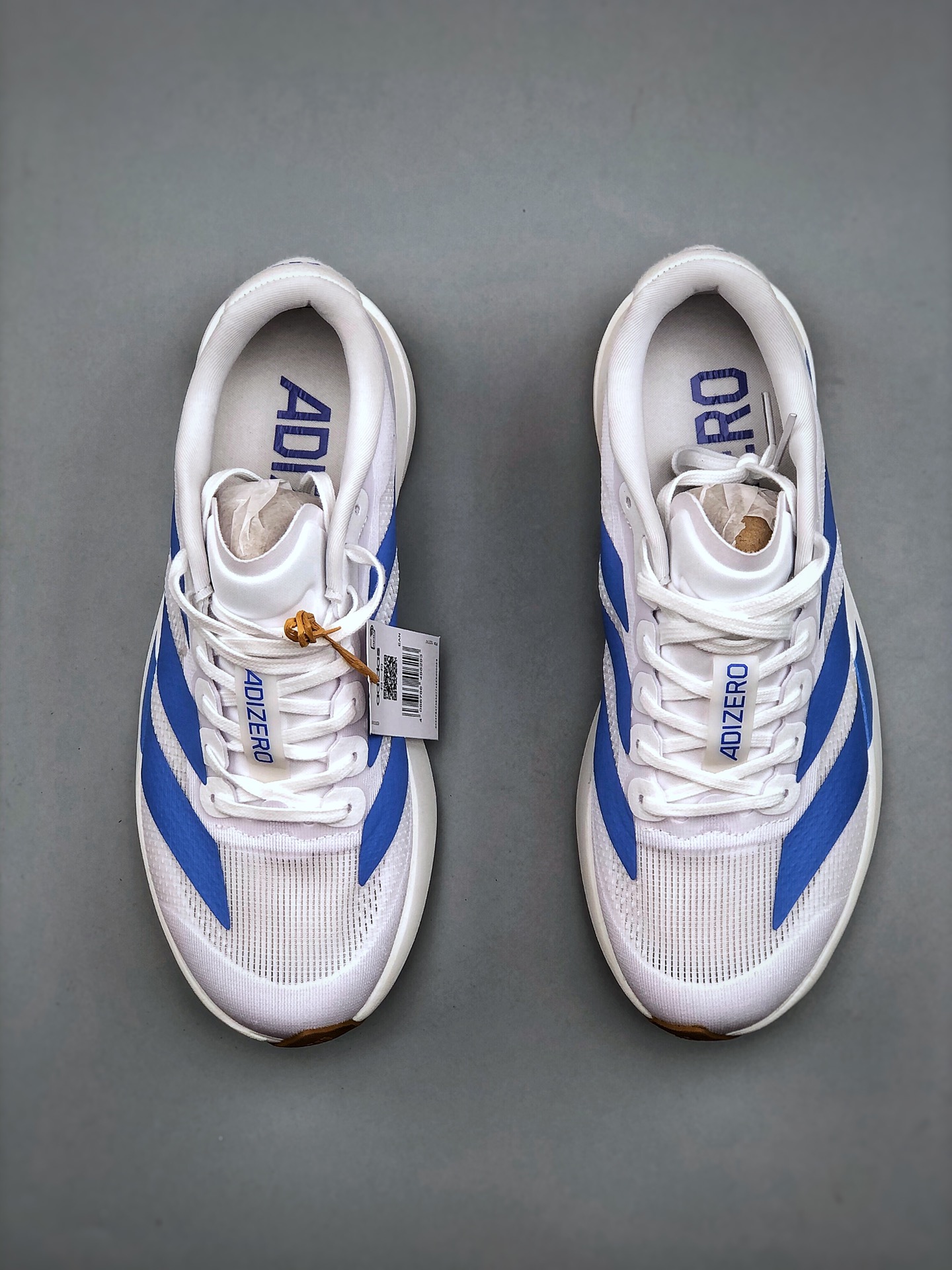 💰200pADIDAS ADIZERO EVO SL 运动舒适防滑耐磨 低帮跑步鞋 阿迪达斯革新力作!「破纪录轻跑鞋」adiZero Adios Pro EVO 极致轻盈的Lightweight Upper设计,带来近乎裸足的舒适体验。中底采用尖端科技,Lightstrike Pro材料经过精细调校,实现卓越缓震与轻量化的完美结合。#科技与时尚的融合 #阿迪达斯adidas #宝藏鞋子阿迪达斯 #今天只晒鞋 #潮鞋新品体验官 #那些年,那些鞋 #入秋换季先换鞋。货号:JS4454 尺码:36 36⅔ 37⅓ 38 38⅔ 39⅓ 40 40⅔ 41⅓ 42 42⅔ 43⅓ 44 45