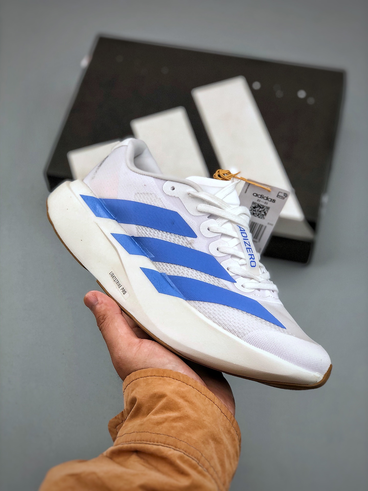 💰200pADIDAS ADIZERO EVO SL 运动舒适防滑耐磨 低帮跑步鞋 阿迪达斯革新力作!「破纪录轻跑鞋」adiZero Adios Pro EVO 极致轻盈的Lightweight Upper设计,带来近乎裸足的舒适体验。中底采用尖端科技,Lightstrike Pro材料经过精细调校,实现卓越缓震与轻量化的完美结合。#科技与时尚的融合 #阿迪达斯adidas #宝藏鞋子阿迪达斯 #今天只晒鞋 #潮鞋新品体验官 #那些年,那些鞋 #入秋换季先换鞋。货号:JS4454 尺码:36 36⅔ 37⅓ 38 38⅔ 39⅓ 40 40⅔ 41⅓ 42 42⅔ 43⅓ 44 45
