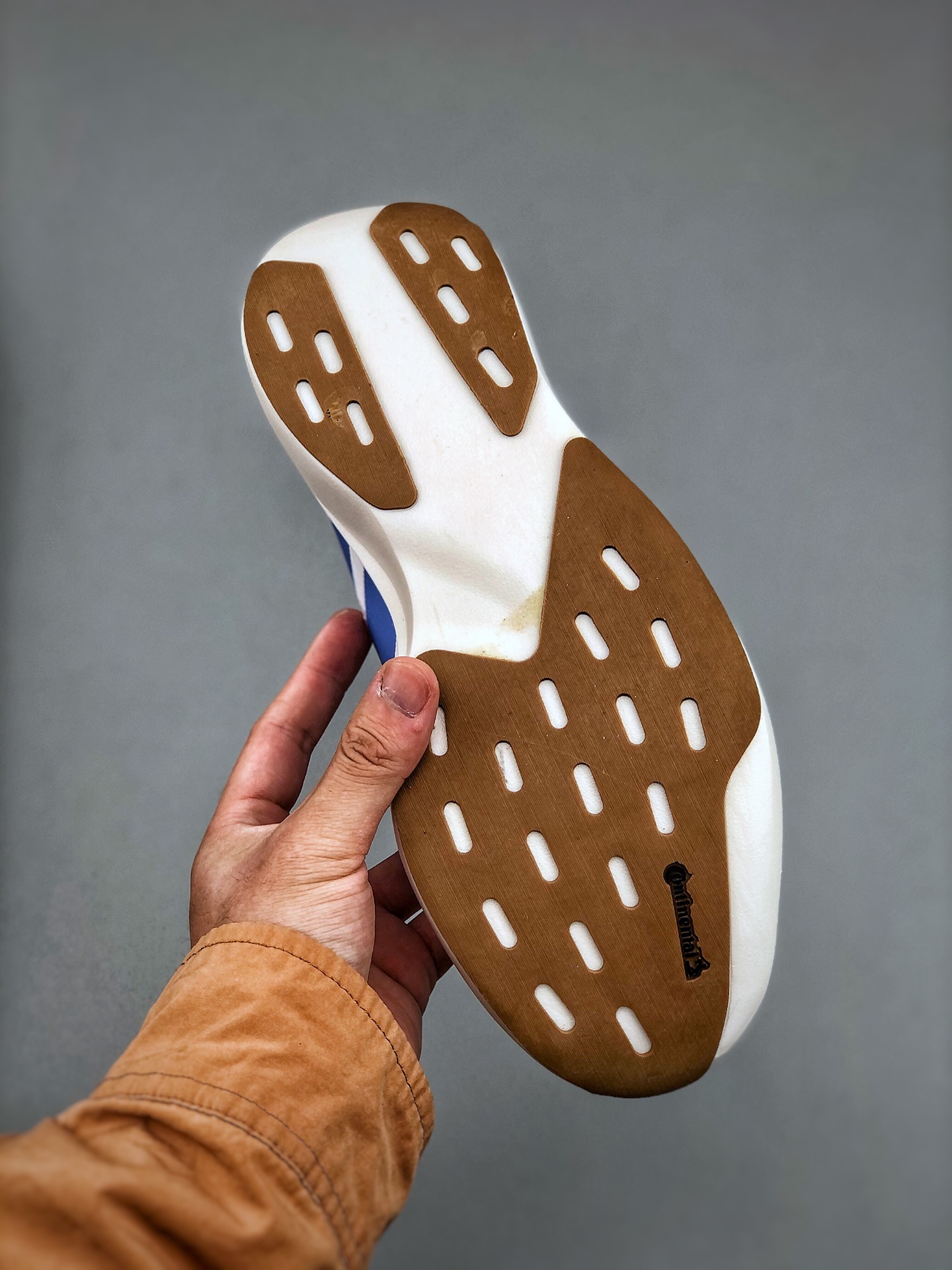 💰200pADIDAS ADIZERO EVO SL 运动舒适防滑耐磨 低帮跑步鞋 阿迪达斯革新力作!「破纪录轻跑鞋」adiZero Adios Pro EVO 极致轻盈的Lightweight Upper设计,带来近乎裸足的舒适体验。中底采用尖端科技,Lightstrike Pro材料经过精细调校,实现卓越缓震与轻量化的完美结合。#科技与时尚的融合 #阿迪达斯adidas #宝藏鞋子阿迪达斯 #今天只晒鞋 #潮鞋新品体验官 #那些年,那些鞋 #入秋换季先换鞋。货号:JS4454 尺码:36 36⅔ 37⅓ 38 38⅔ 39⅓ 40 40⅔ 41⅓ 42 42⅔ 43⅓ 44 45
