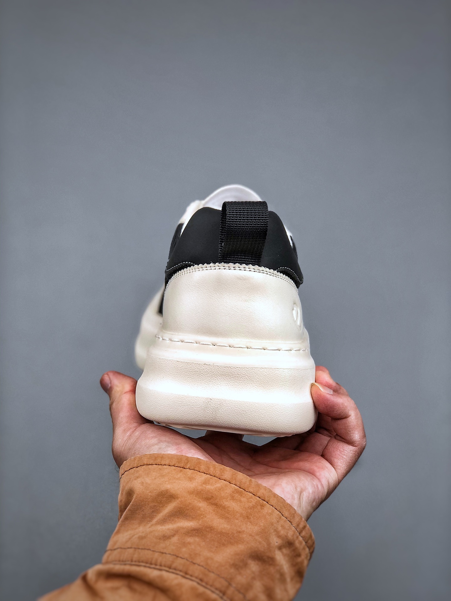 280   ECCO爱步男款休闲鞋 25年新品舒适耐磨平底板鞋