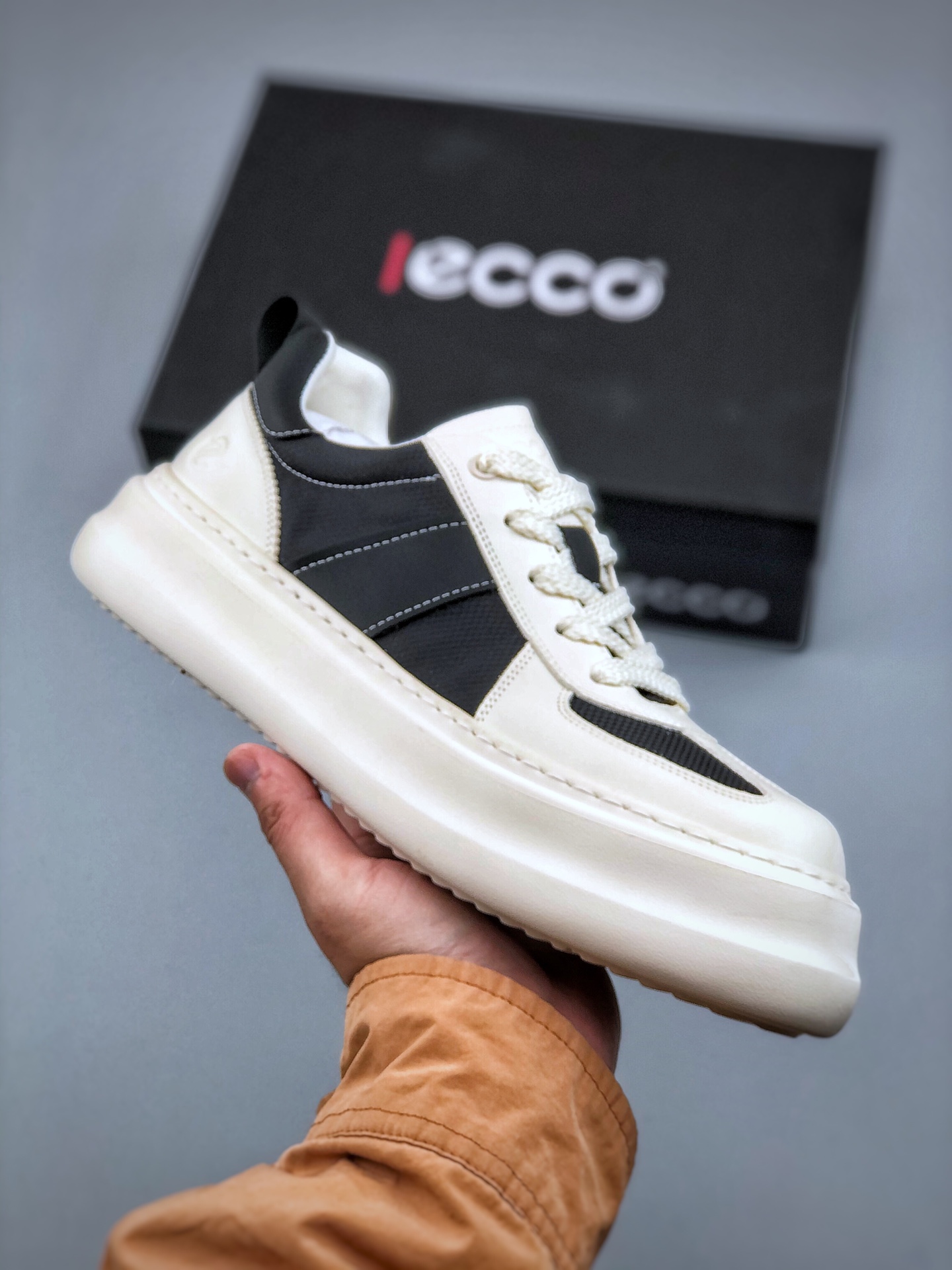 280   ECCO爱步男款休闲鞋 25年新品舒适耐磨平底板鞋
