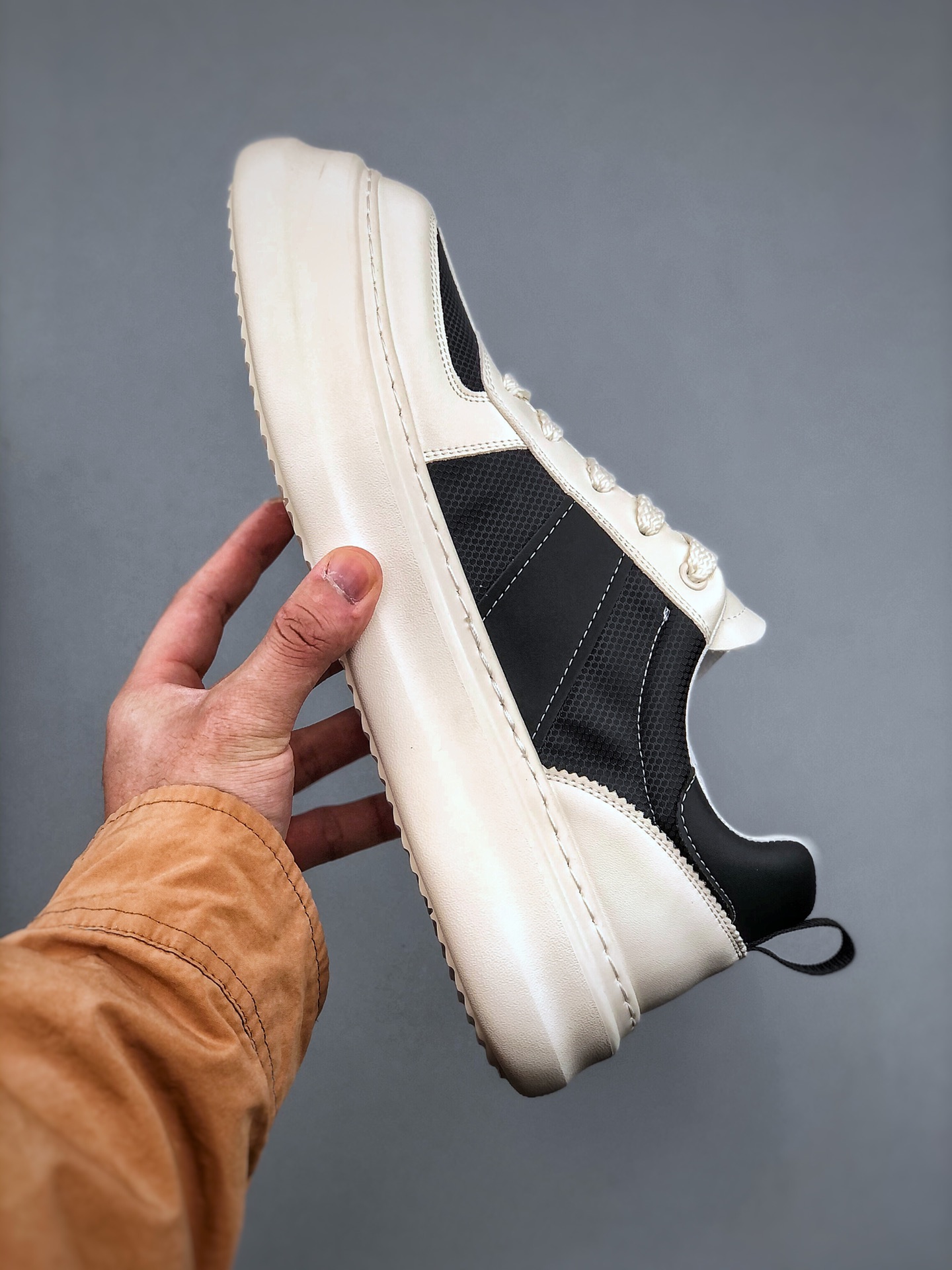 280   ECCO爱步男款休闲鞋 25年新品舒适耐磨平底板鞋