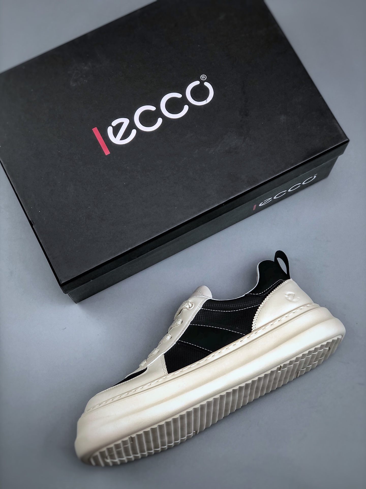 280   ECCO爱步男款休闲鞋 25年新品舒适耐磨平底板鞋