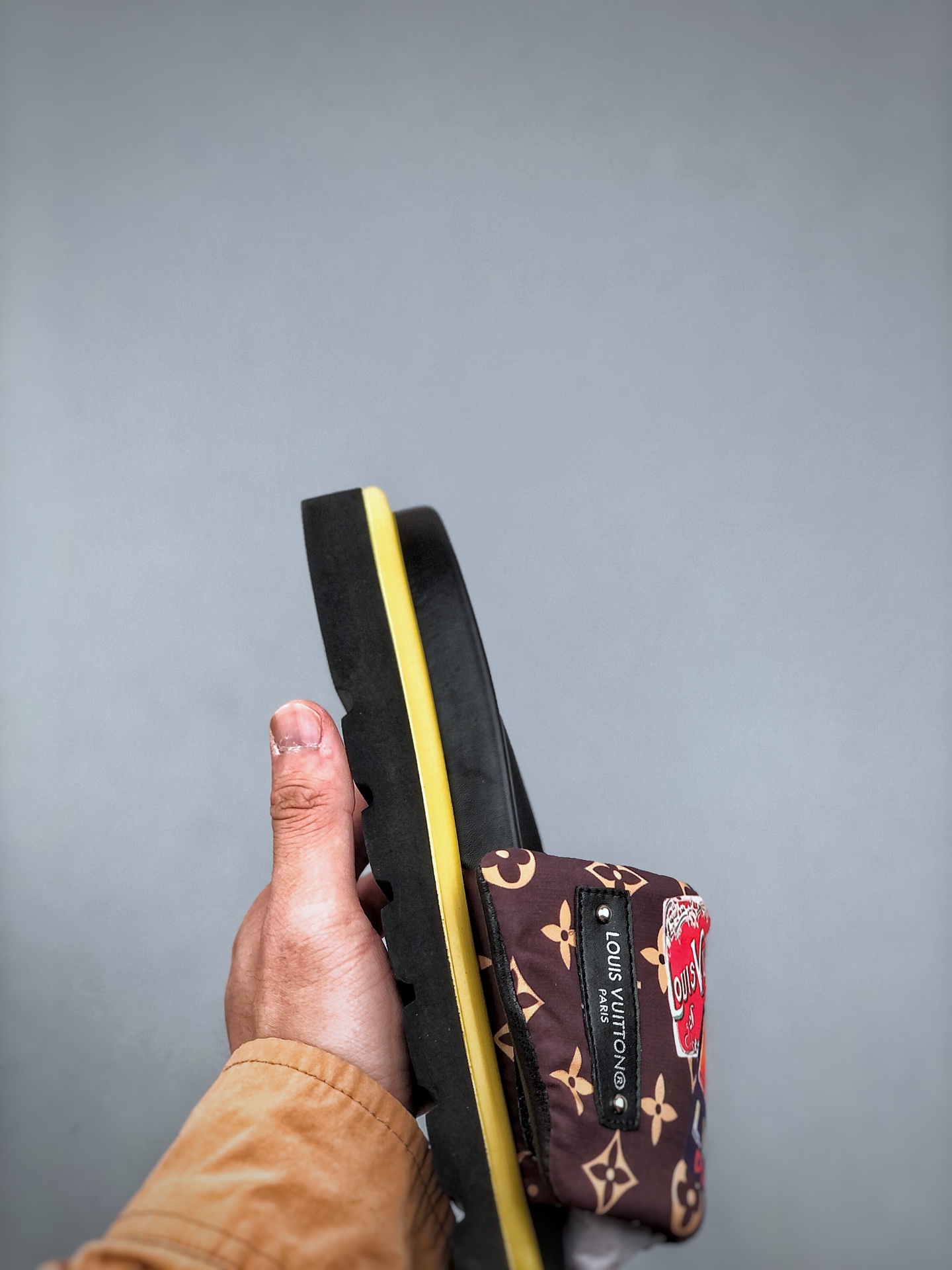 220  Louis Vuitton 2025 专柜 春夏新款  LV情侣厚底魔术贴拖鞋