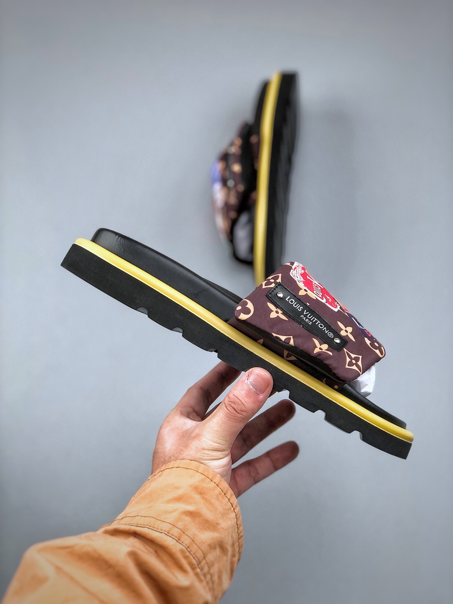 220  Louis Vuitton 2025 专柜 春夏新款  LV情侣厚底魔术贴拖鞋