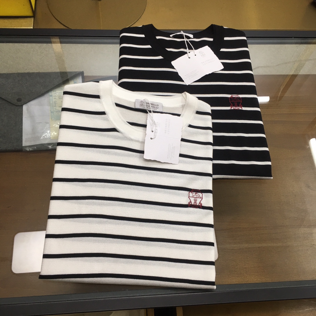 NO:494605,New counter product [BC...] New knitted short sleeves in spring and summer. The overall color is bright and bright. Custom mercerized cotton has a smooth and soft feel, and the draping feel is very strong. The texture is natural and soft, and the body is super comfortable. The draping feel is very strong!  T-shirts are very comfortable and practical in daily wear, super toughness is better than ordinary cotton, the texture is fine, soft and skin-friendly, the touch is light and cool, the color is bright and the color is high in color, the color is good, the breathability and drape are good, and it can be worn now. Especially when driving and going out, M-3xL, T-shirt,tees, t-shirt,alexander wang19860909专柜新品【BC...】 春夏新款针织短袖 整体上色泽较鲜明和光亮,定制丝光棉 手感顺滑揉软,悬垂感特强,质地自然柔软、贴身超级舒服,悬垂感特强！T恤日常穿搭很自在很实用,超级的有韧性比起一般的棉手感质感都更好的,面料质地细腻、柔软、亲肤,触感轻薄凉爽,色泽艳丽色牢度高,透气性及悬垂性好 现在也可以穿 特别是开车和外出,M-3xL,,T-shirt,tees，t-shirt,alexander wang,Men's clothing