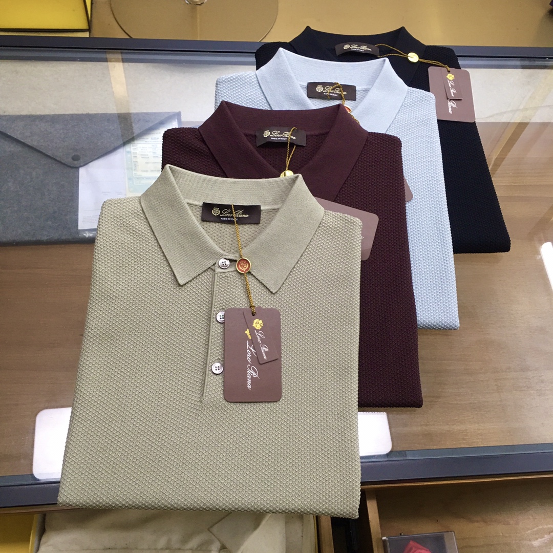 NO:466861,New counter product [LP...] 2025 Spring and Summer New pineapple-patterned knitted POLO short-sleeved sleeves. The overall color is bright and bright. Custom mercerized cotton has a smooth and soft feel, a strong draping feeling, natural and soft texture, super comfortable in the body, and a strong draping feeling!  T-shirts are very comfortable and practical in daily wear, super toughness is better than ordinary cotton, the texture is fine, soft and skin-friendly, the touch is light and cool, the color is bright and the color is fast, the breathability and drape are good, and it can be worn now. Especially when driving and going out, M-3xL, loro piana, T-shirt, tees, t-shirt, alexander wang19860909专柜新品【LP...】 2025 春夏新款菠萝纹针织POLO短袖 整体上色泽较鲜明和光亮,定制丝光棉 手感顺滑揉软,悬垂感特强,质地自然柔软、贴身超级舒服,悬垂感特强！T恤日常穿搭很自在很实用,超级的有韧性比起一般的棉手感质感都更好的,面料质地细腻、柔软、亲肤,触感轻薄凉爽,色泽艳丽色牢度高,透气性及悬垂性好 现在也可以穿 特别是开车和外出,M-3xL,,loro piana,T-shirt,tees，t-shirt,alexander wang,Men's clothing