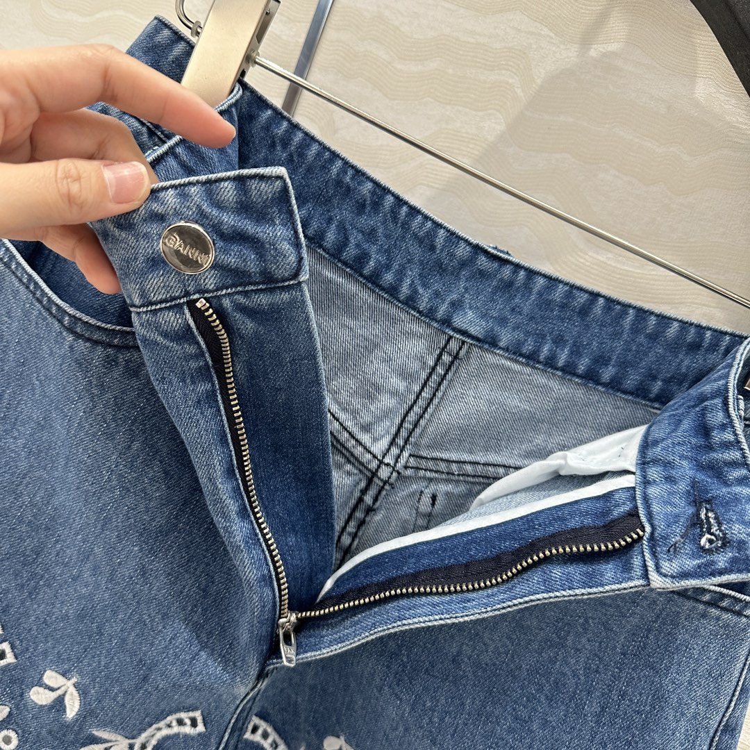 独家首发❤️原单品质🤞Ga度假风穿搭！复古洗水牛仔短裤！重工艺定位刺绣花朵图案夏日清新氛围感❤️复古蓝洗
