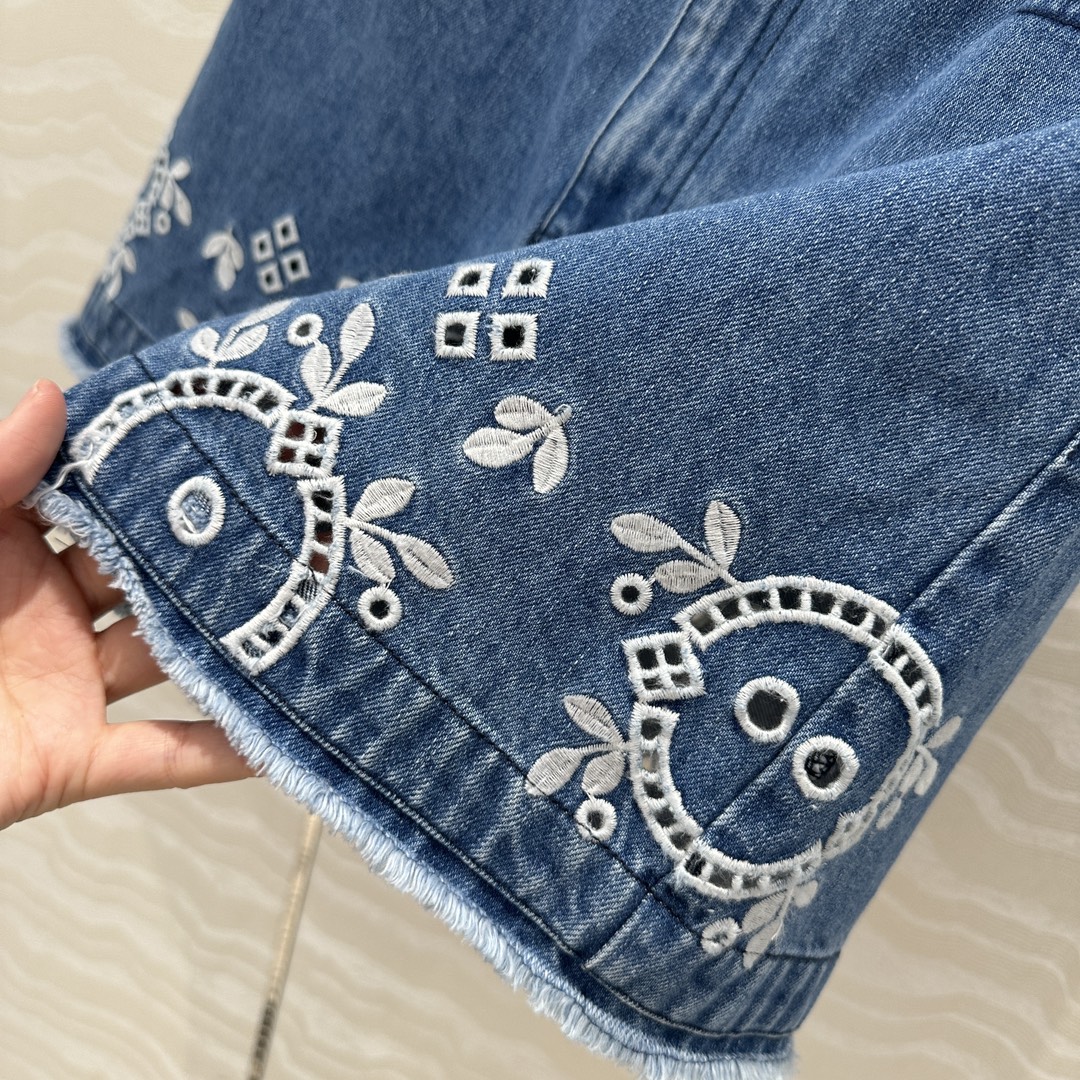 独家首发❤️原单品质🤞Ga度假风穿搭！复古洗水牛仔短裤！重工艺定位刺绣花朵图案夏日清新氛围感❤️复古蓝洗