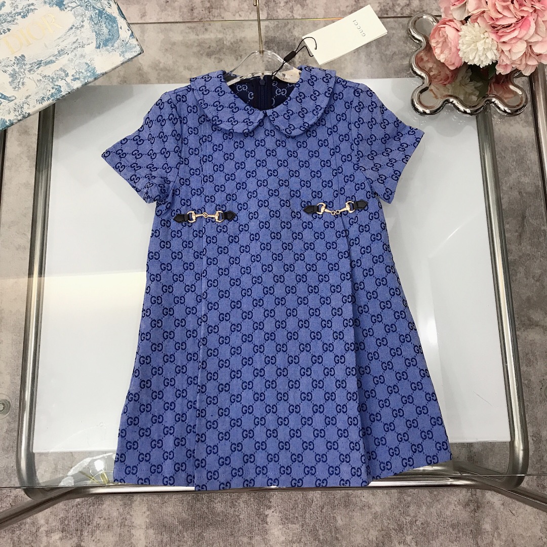 NO:211649,[Spot delivery] GUCC* Doll collar soft and delicate denim dress Exquisite style Full double GG printed design Matched with classic hardware buckle accessories Showing playful and cute ~ Washed denim fabric Soft and comfortable, skin-friendly and not tied, excellent upper body effect A must-have artifact for princess ~ size size--120-130-140-150 [CM] Counter packaging 70, clothes, gucci, skirts,19860909【现货发】  GUCC* 娃娃领柔软细腻牛仔连衣裙 精致款 全面双GG印花设计 搭配经典五金扣配饰 尽显俏皮可爱～水洗牛仔面料 柔顺舒适 亲肤不扎 上身效果极好 公主的必备神器～  size尺码--120-130-140-150【CM】 专柜包装70,衣服,gucci,skirts,,Children's