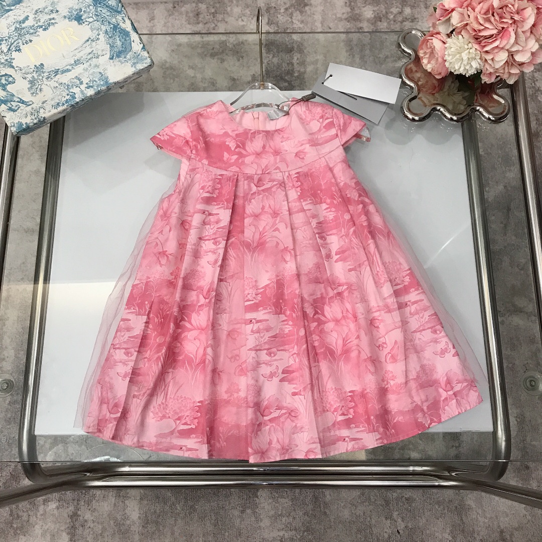 NO:211721,[Spot delivery] DIO* Soft and delicate mesh splicing dress Exquisite style Full print design Shows playful and cute~ The inner is matched with soft, delicate and smooth satin lining, soft and comfortable, skin-friendly and not tied, the upper body is excellent. A must-have artifact for the princess~ size size--120-130-140-150 [CM] Counter packaging 70, clothes, dior, skirts, silk fabric,19860909【现货发】  DIO* 柔软细腻网纱拼接连衣裙 精致款 全面印花设计 尽显俏皮可爱～内里搭配柔软细腻顺滑绸缎内衬 柔顺舒适 亲肤不扎 上身效果极好 公主的必备神器～  size尺码--120-130-140-150【CM】 专柜包装70,衣服,dior,skirts,silk fabric,,Children's