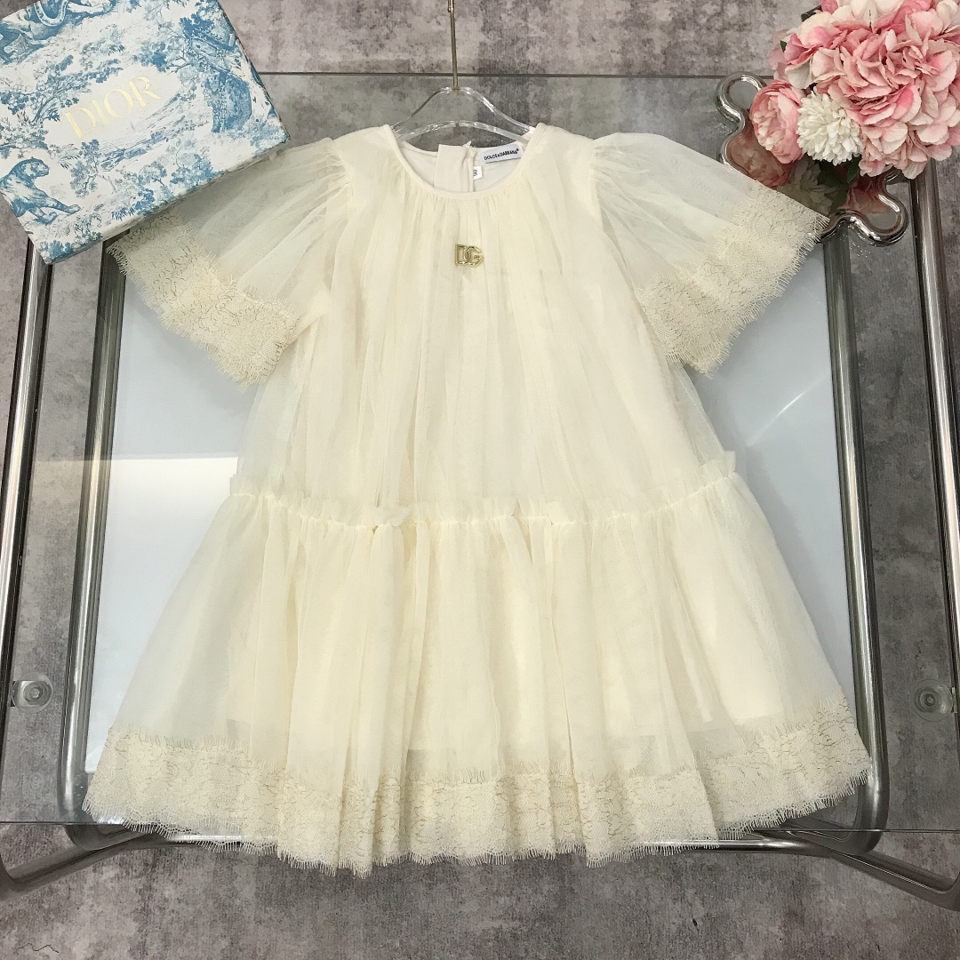 NO:211762,【Spot delivery】 New spring and summer style ·ss @ DOLC*&GABBAN* DG round neck small flying sleeve design mesh yarn skirt spliced ​​with pure cotton inner classic small hardware buckle logo logo, fairy-like, super fairy dress ~ three-dimensional tailoring exquisite original single fabric High version quality Simple and generous style The upper body is very good looking, the style is super cool color Apricot size90--110-120-130-140-150 [CM] Counter packaging 70, clothes, Dolce&Gabbana, skirts,19860909【现货发】  春夏新款 ·ss @ DOLC*&GABBAN* DG圆领小飞袖设计网纱纱裙拼接搭配纯棉内里 经典小五金扣logo标志 仙气飘飘,超仙的一款连衣裙～立体剪裁 精致原单布料 高版本质量 简单大方款式 上身非常好看 版型超赞 颜色杏色 size90--110-120-130-140-150【CM】  专柜包装70,衣服,Dolce&Gabbana,skirts,,Children's