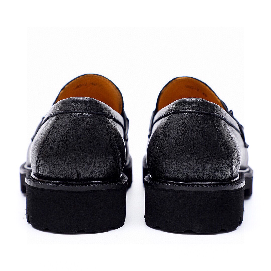 Ferragamo Men's Black Leather Loafers with Iconic Buckle Details 8 i1743226964 3215 6