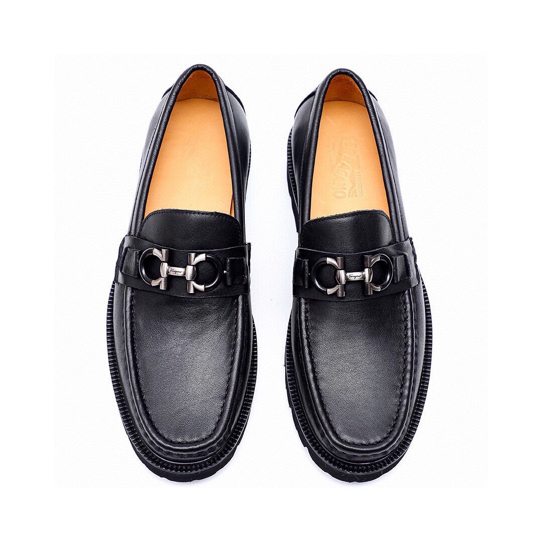 Ferragamo Men's Black Leather Loafers with Iconic Buckle Details 6 i1743226964 4291 4