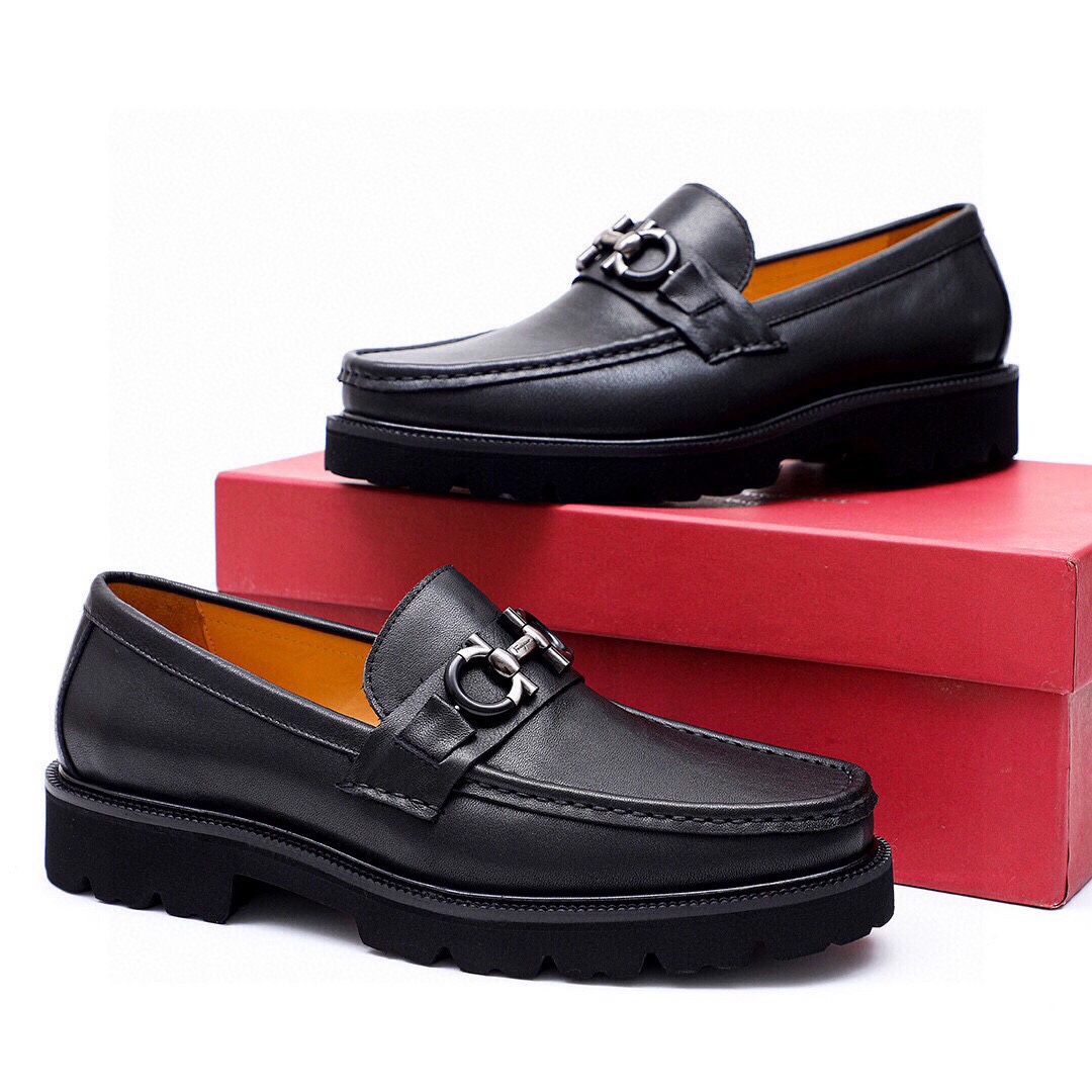 Ferragamo Men's Black Leather Loafers with Iconic Buckle Details 3 i1743226964 7104 1