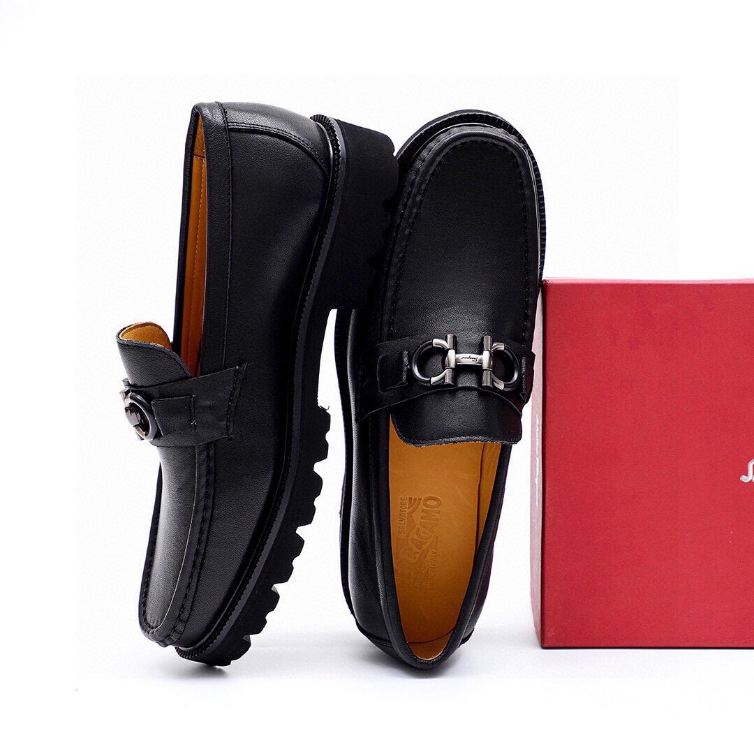 Ferragamo Men's Black Leather Loafers with Iconic Buckle Details 9 i1743226964 845 7