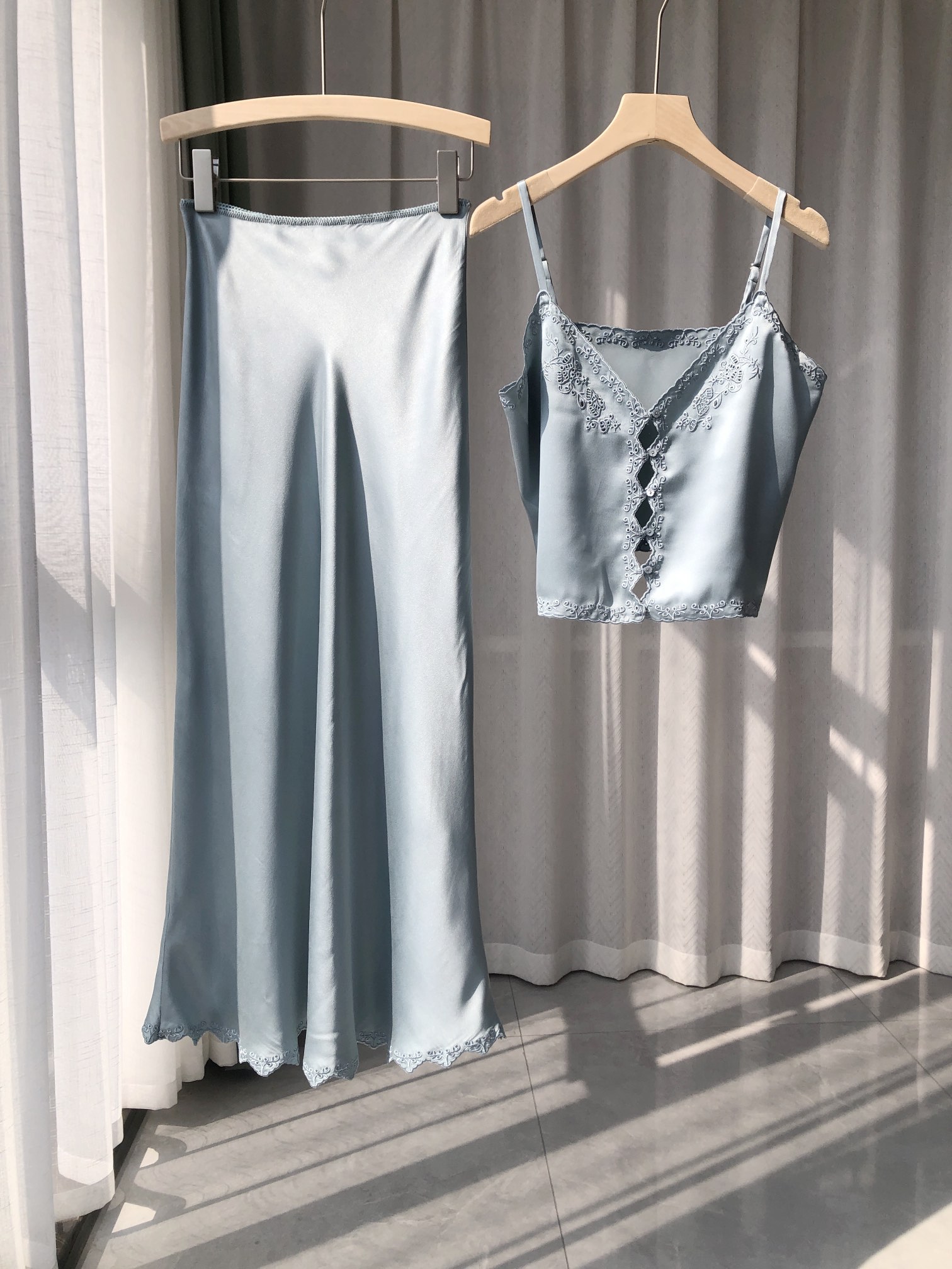 _dmb9sWIudlVXUp-v3Q5Er5bXCcr6nOFyKXpuaBQ