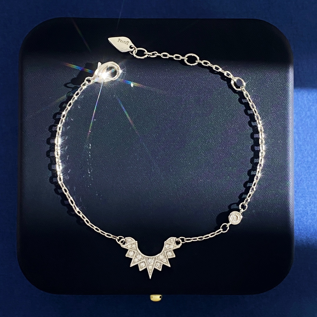 IAGET’s Fashion: Light and Luxurious Moon Bracelets in 18k Gold - 图片 4