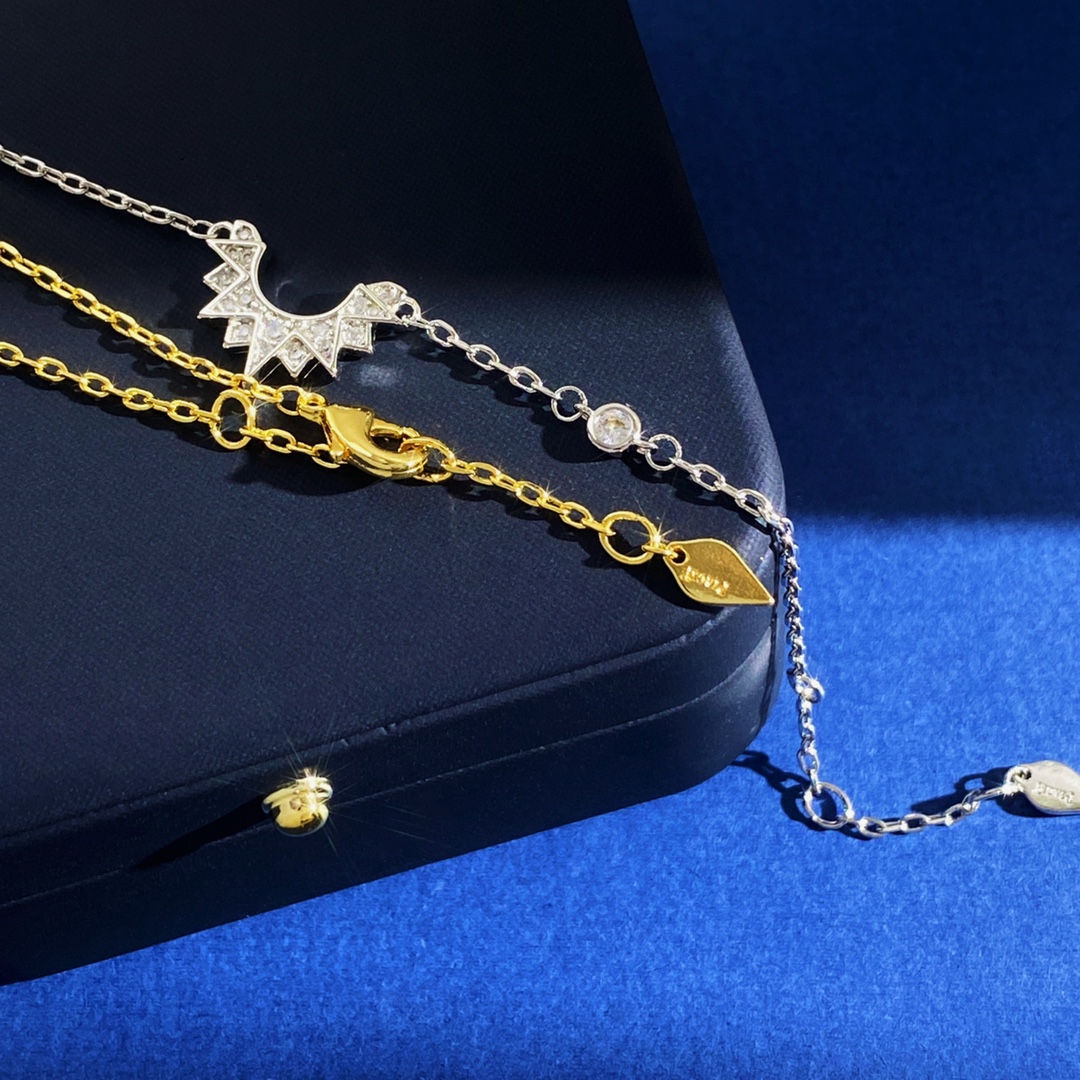 IAGET’s Fashion: Light and Luxurious Moon Bracelets in 18k Gold - 图片 2