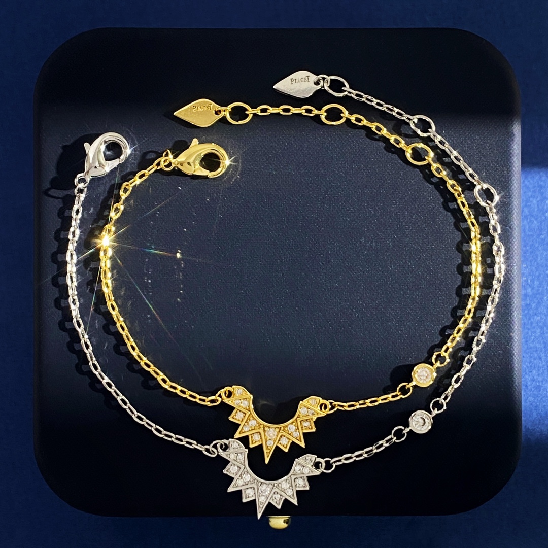 IAGET’s Fashion: Light and Luxurious Moon Bracelets in 18k Gold