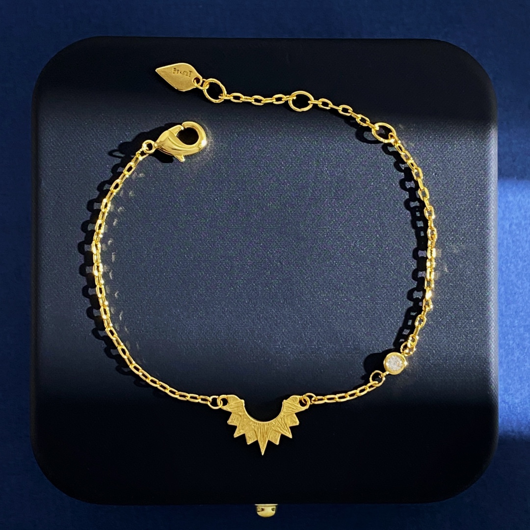 IAGET’s Simple Lunar Bracelet Design with Brass and 18k Gold Plating - 图片 3