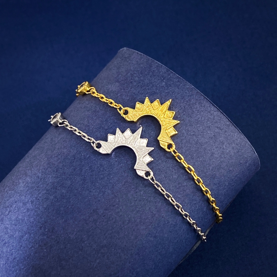 IAGET’s Simple Lunar Bracelet Design with Brass and 18k Gold Plating - 图片 1