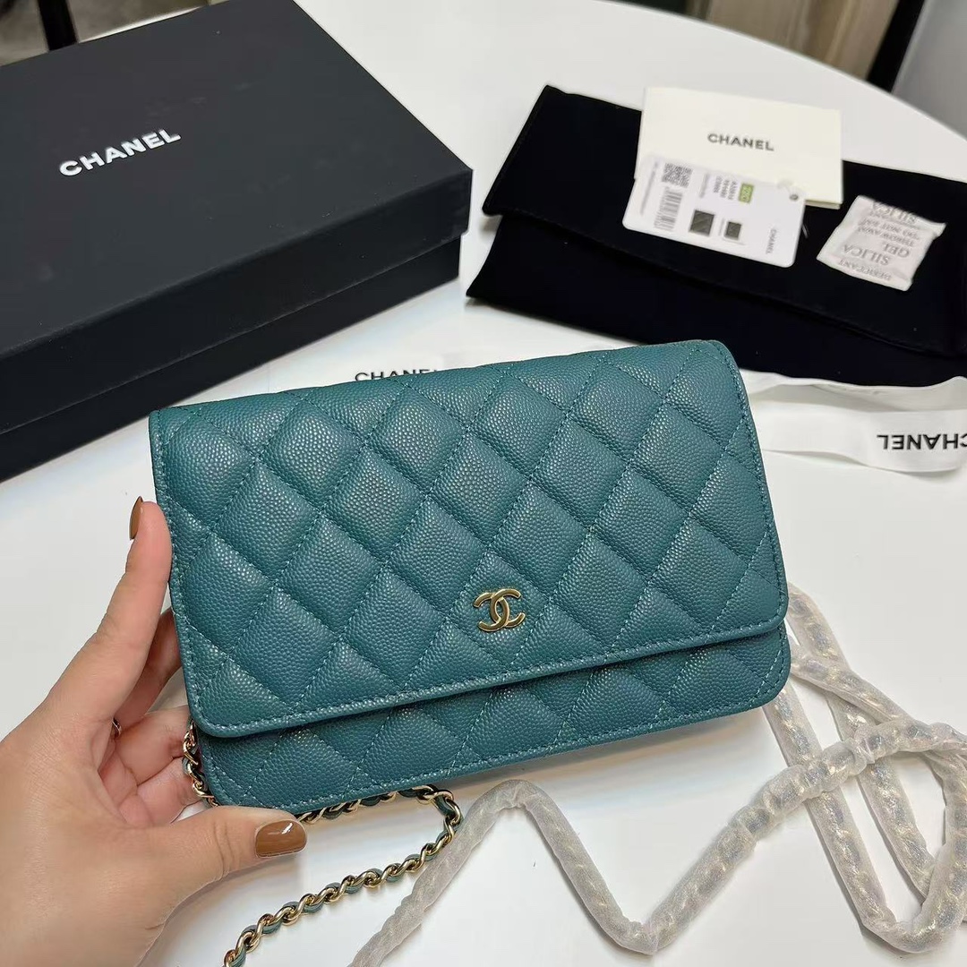 Кожаная сумка через плечо с цепочкой Chanel
