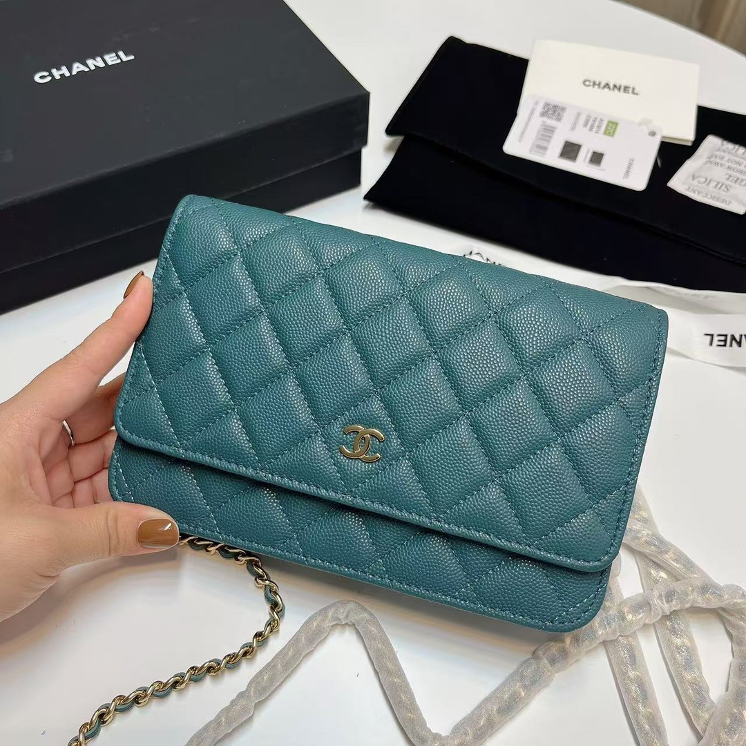Кожаная сумка через плечо с цепочкой Chanel