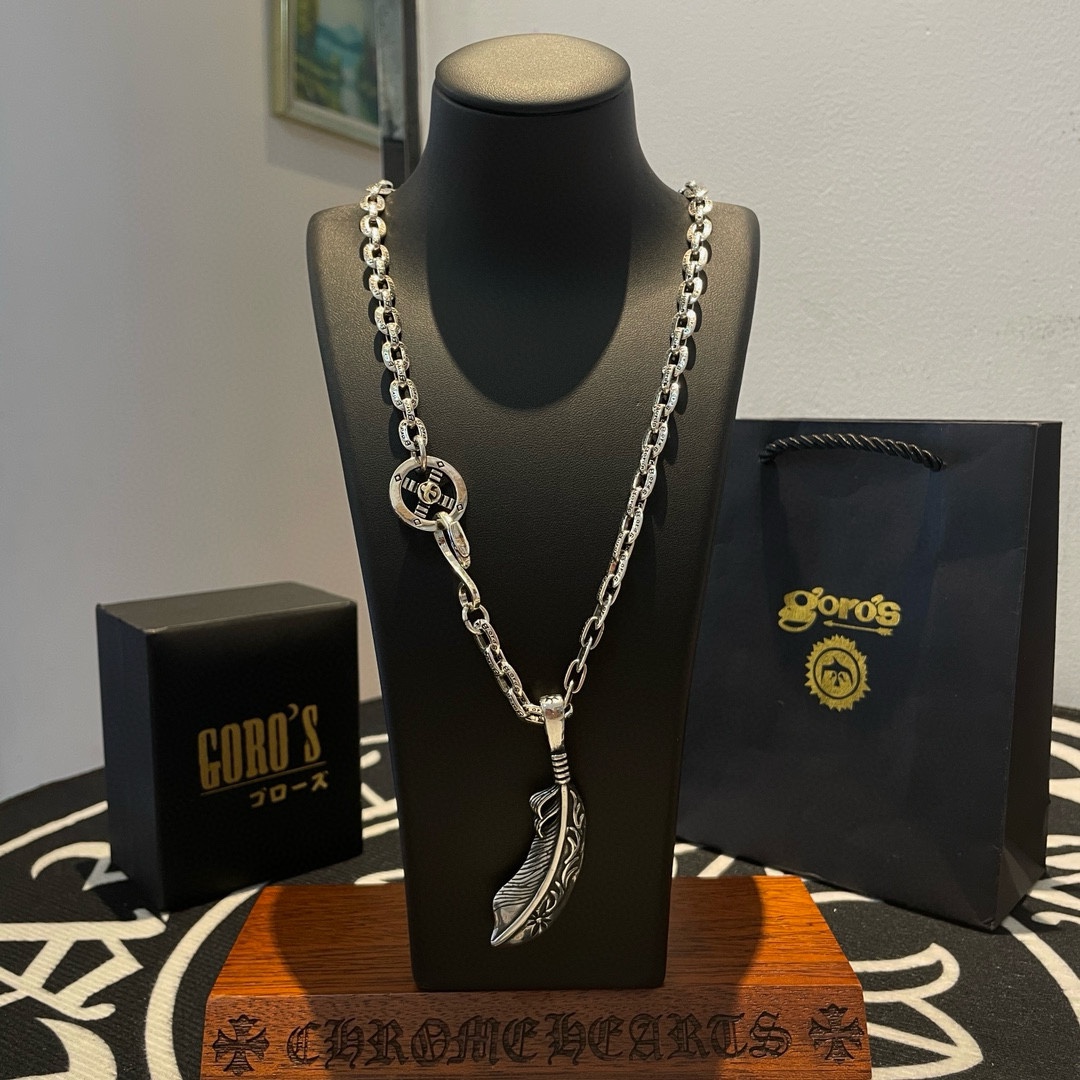 NO:108823,[New Products are on the Shelves] Goro’s Takahashi Goro Feather Pendant, Takahashi Ring Necklace, Top Version, Accepted Exclusive Shooting, Focus on the High-end Market, Kuaishou/ins/Xiaohongshu Hot Models, absolutely different from the ordinary version!  The details of the picture product are consistent with ZP!  Original production process, precision quality, purely handmade, authentic model opening, fashion essentials, both men and women can wear, same couple style, rock punk silver style, retro elements, trendy and versatile, same style on the official website, fine jewelry, necklace19860909【新品上架】Goro’s高桥吾郎羽毛吊坠,高桥环扣项链,顶级版本,认准独家拍摄,主攻高端市场 ,快手/ins/小红书热门款,绝对区别普通版本！图片产品细节与ZP一致！原版制作工艺 精工品质 纯手工打造 ～正品开模潮流时尚必备 男女均可佩戴 情侣款同款 摇滚朋克泰银风格 复古元素 潮流百搭 官网同款,饰品精品,necklace,Jewelry