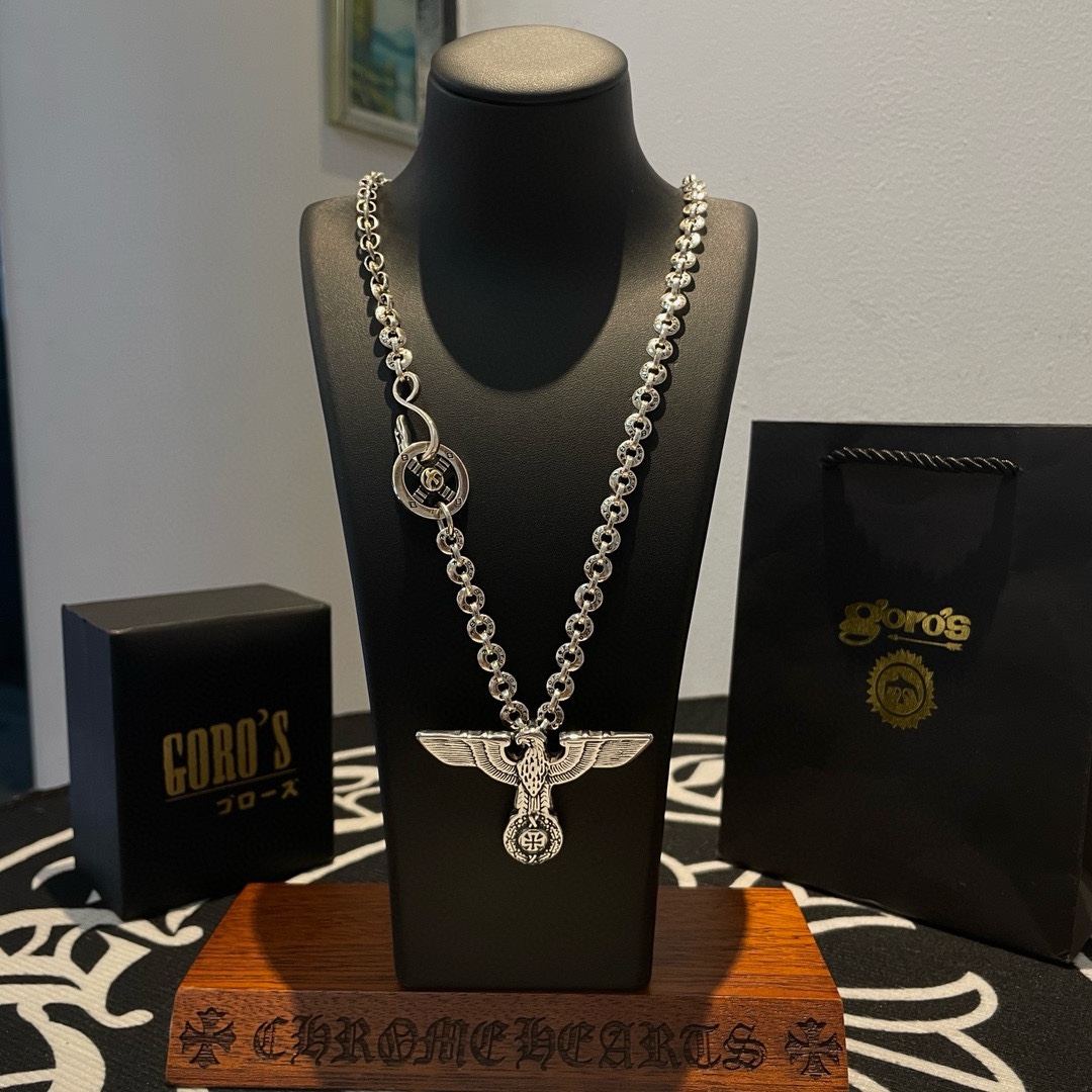 NO:108832,[New Products are on the Shelves] Goro’s Takahashi Goro Flying Eagle Pendant, Takahashi Classic Round Letter Necklace, Top Version, Accepted Exclusive Shooting, Focus on the High-end Market, Kuaishou/ins/Xiaohongshu popular models, absolutely different from ordinary versions!  The details of the picture product are consistent with ZP!  Original production process, precision quality, purely handmade, authentic model opening, fashion essentials, both men and women can wear, same couple style, rock punk silver style, retro elements, trendy and versatile, same style on the official website, fine jewelry, necklace19860909【新品上架】Goro’s高桥吾郎飞鹰吊坠,高桥经典圆环字母项链,顶级版本,认准独家拍摄,主攻高端市场 ,快手/ins/小红书热门款,绝对区别普通版本！图片产品细节与ZP一致！原版制作工艺 精工品质 纯手工打造 ～正品开模潮流时尚必备 男女均可佩戴 情侣款同款 摇滚朋克泰银风格 复古元素 潮流百搭 官网同款,饰品精品,necklace,Jewelry
