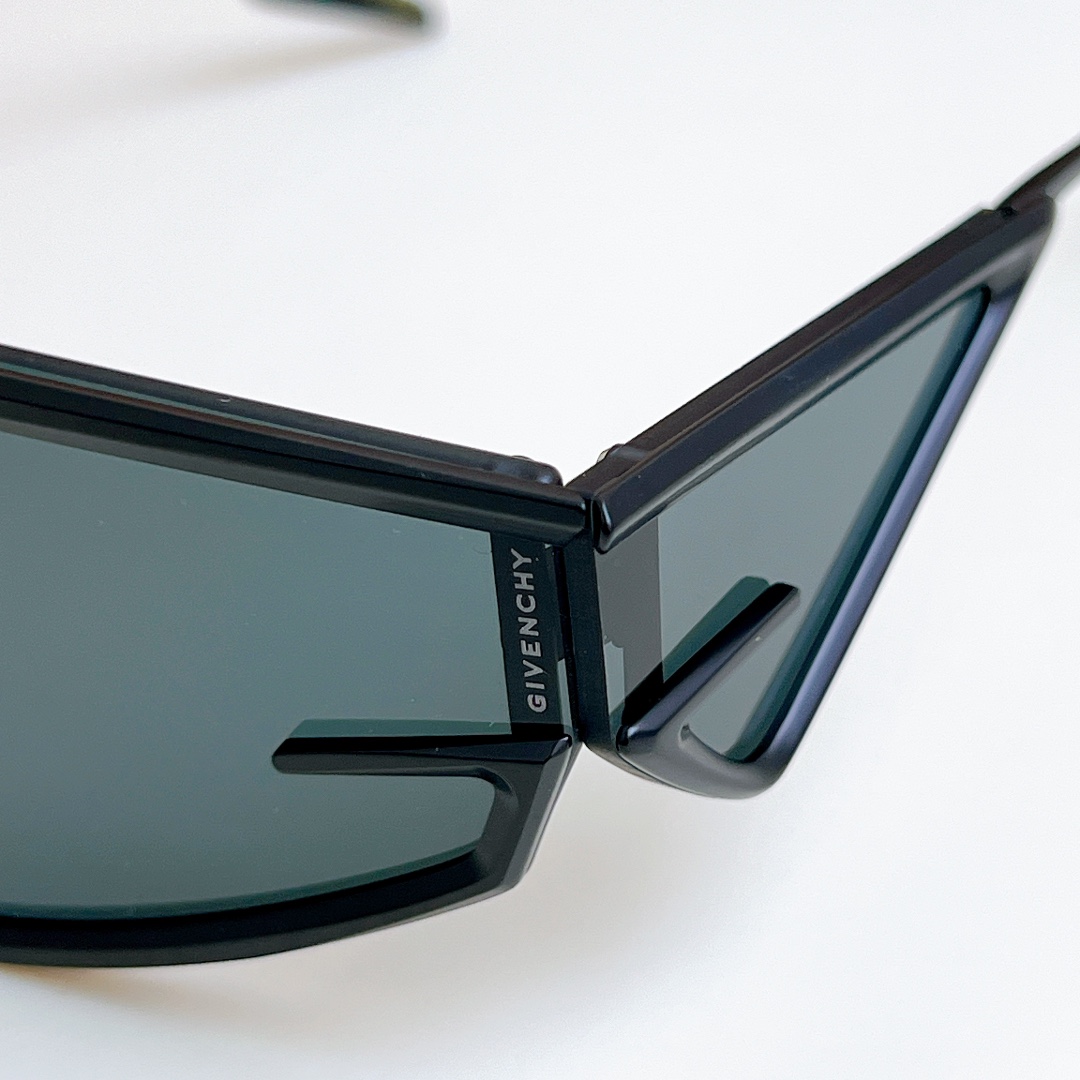  GIVENCHY
MOD：GV60015U
Size：68口4 138
🔝🔝