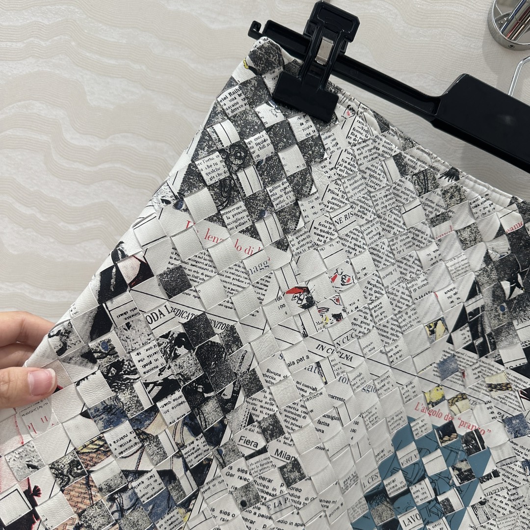 Limited Edition Graffiti Newspaper Women’s Suit: High-End Quality, Stylish BV Knitting Process - 图片 6