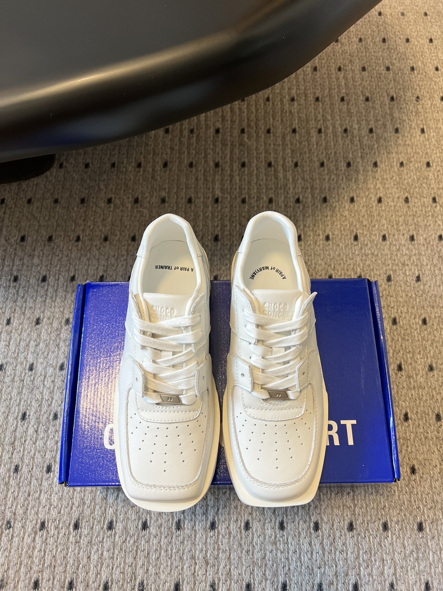 NO:418632,Top version CHOCO CONCERT shoes CHOCO CONCERT square shoes slip It is a versatile shoe slip that sisters must buy in summer, which is both height-enhancing and super comfortable and fashionable sneakers, and it is a shoe that is popular in the entire entertainment industry #Gillian Zhang Xiaofei's same round square shoes. It is fashionable and versatile, making it look taller and slimmer, which is really fragrant! It can be said that everyone has one! Come and get it! In addition to these classic colors for celebrities, CHOCO CONCERT recently released a 520 limited model. The white background wine and red color scheme adds a few retro feels to the simple and refreshing, and the whole romantic, high-end and unique, practical and beautiful! Size#35-40 (40 custom-made, no return or exchange), casual shoes/sneakers, sneakers19860909顶级版本 CHOCO CONCERT鞋CHOCO CONCERT方圆鞋拖它来喽 姐妹们夏天必入的百搭款鞋拖,即增高又超级舒服 又时髦的运动鞋,而且是火到整个娱乐圈的鞋子#阿娇张小斐同款圆方鞋 时尚百搭, 显高又显瘦,真的太香啦!可以说是人手一款!大家快来 get起来! 除了明星上脚的这些经典配色外,最近 CHOCO CONCERT家还出了520限定款,白底酒 红的配色简约清爽之中又增添了几丝复古感,而且 整个浪漫高级又独特,实用与颜值全部拉满! Size#35-40（40订做不退换）,休闲鞋/运动鞋,sneakers,Women's Shoes