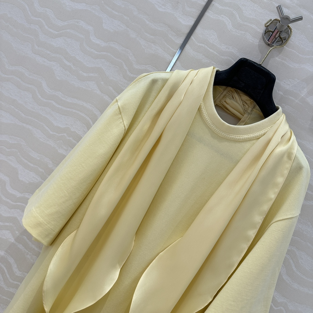 独家首发💛原单品质，GV长期主义！高智感穿搭！斜纹绸丝巾飘带设计多种穿搭演绎！纸片人穿搭高级纯棉T。进口